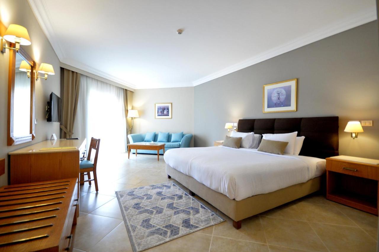 Deluxe Doppelzimmer mit Poolblick