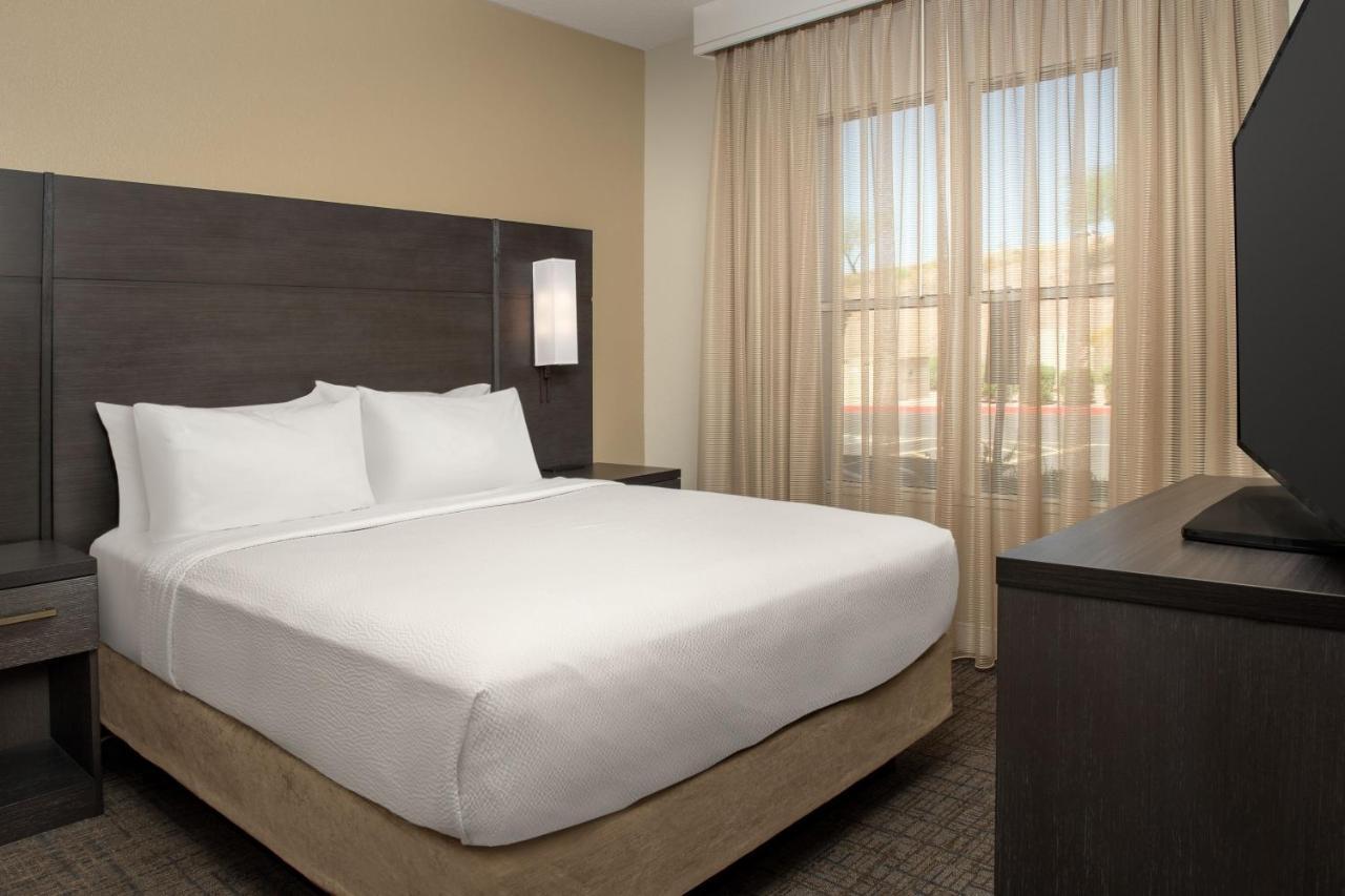 One Bedroom Queen Suite
