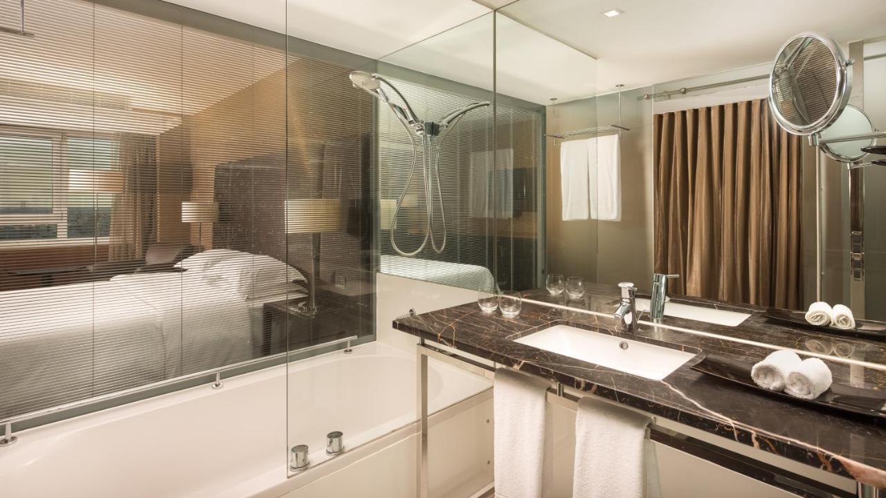 Deluxe Zimmer mit 1 Queensize-Bett und Zugang zum Pool