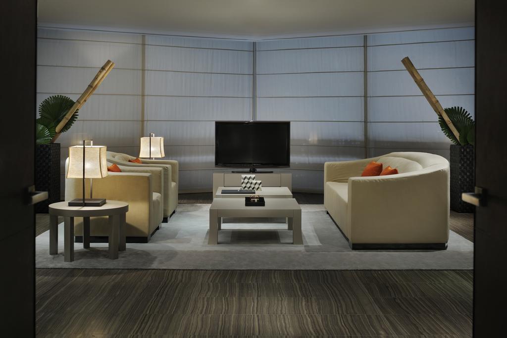 Signature Suite Armani