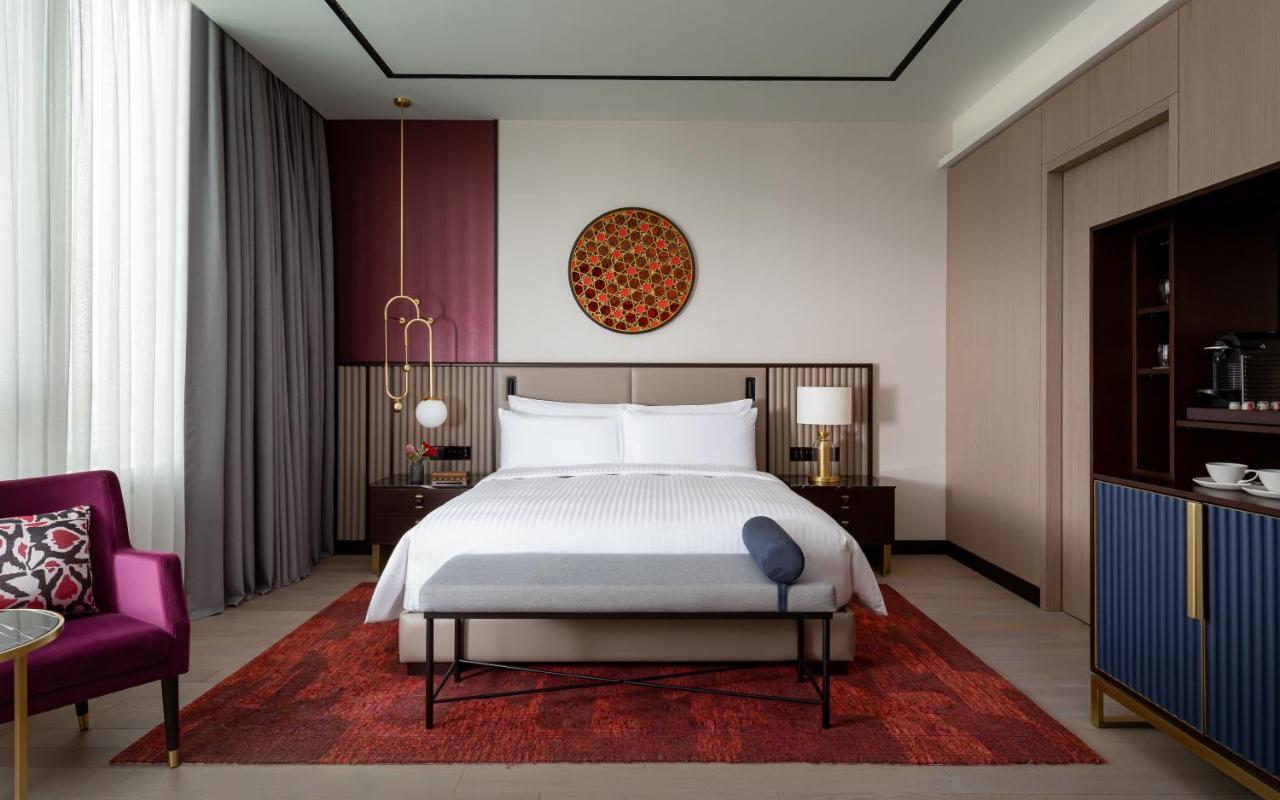 Junior Suite mit Kingsize-Bett und Zugang zur Club Lounge