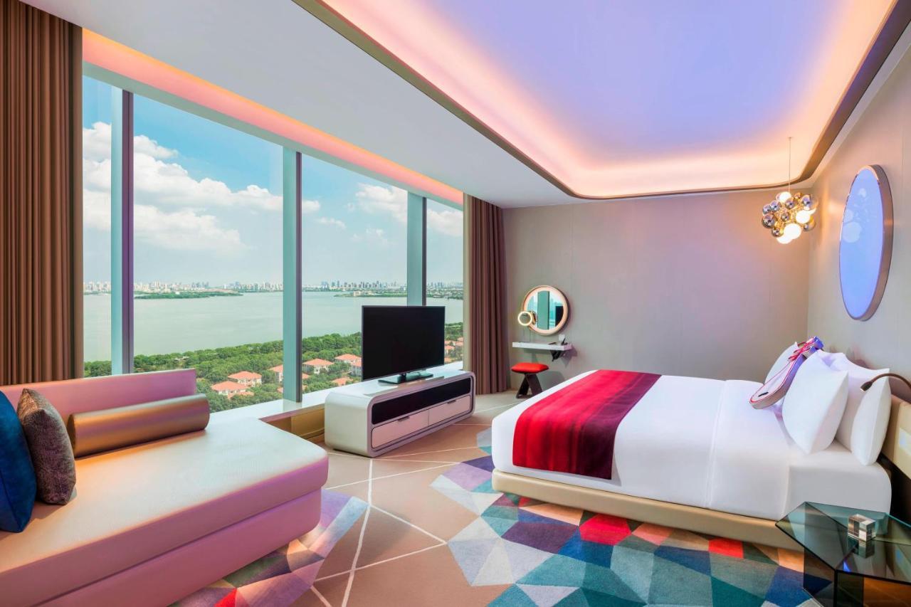 Zimmer Fabulous mit 1 Kingsize-Bett und Blick auf den Jinji-See