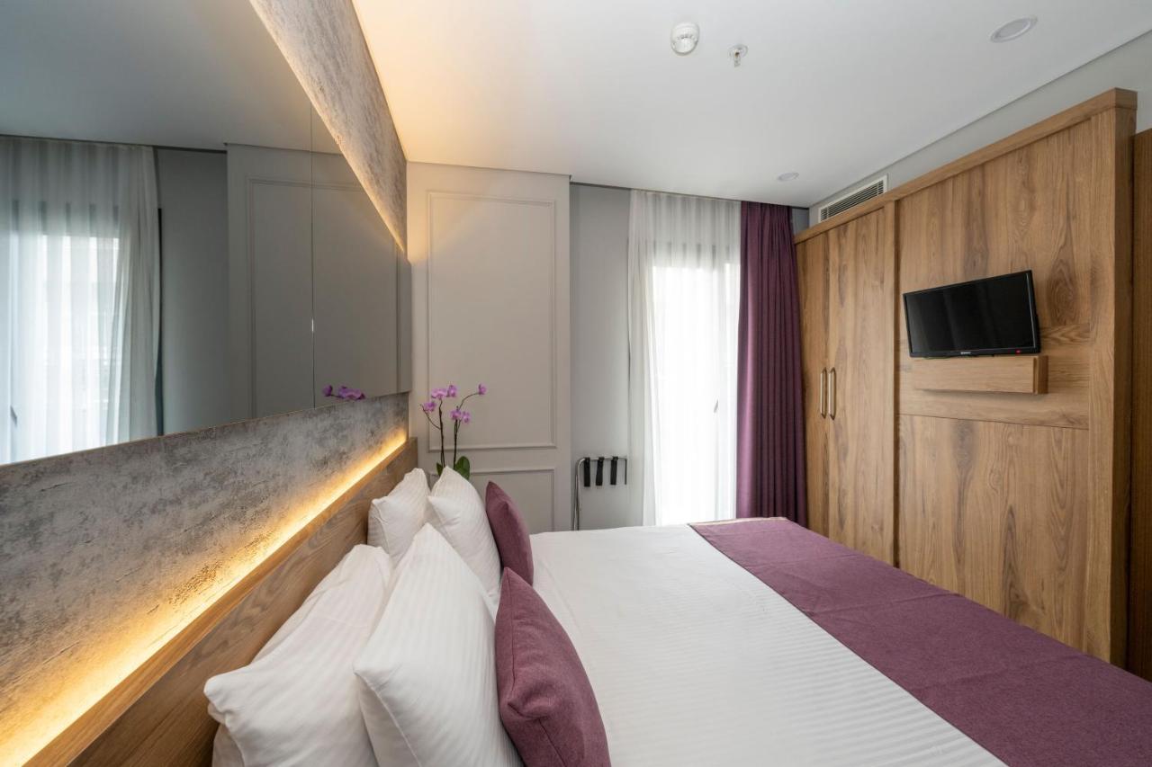 Doppel-/Zweibettzimmer mit Balkon