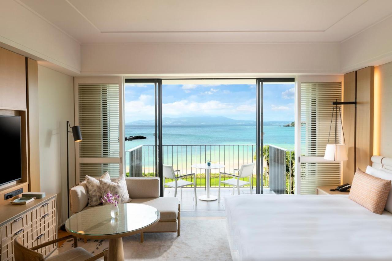 Deluxe Zimmer mit Kingsize-Bett und Meerblick