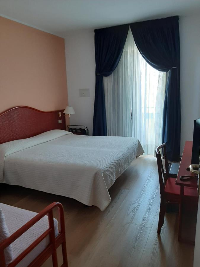 Doppel-/Zweibettzimmer mit Meerblick