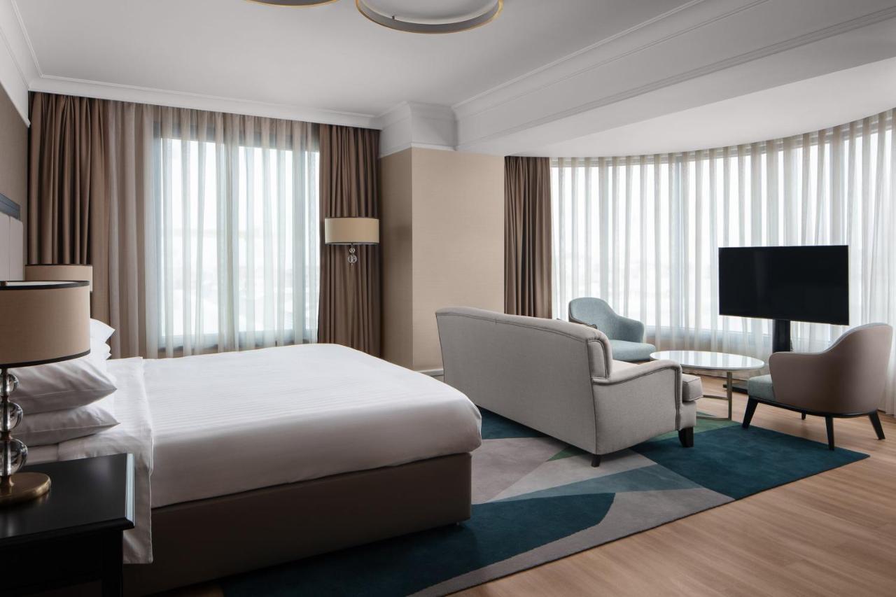 Junior King Suite with Sea View - Club Level
