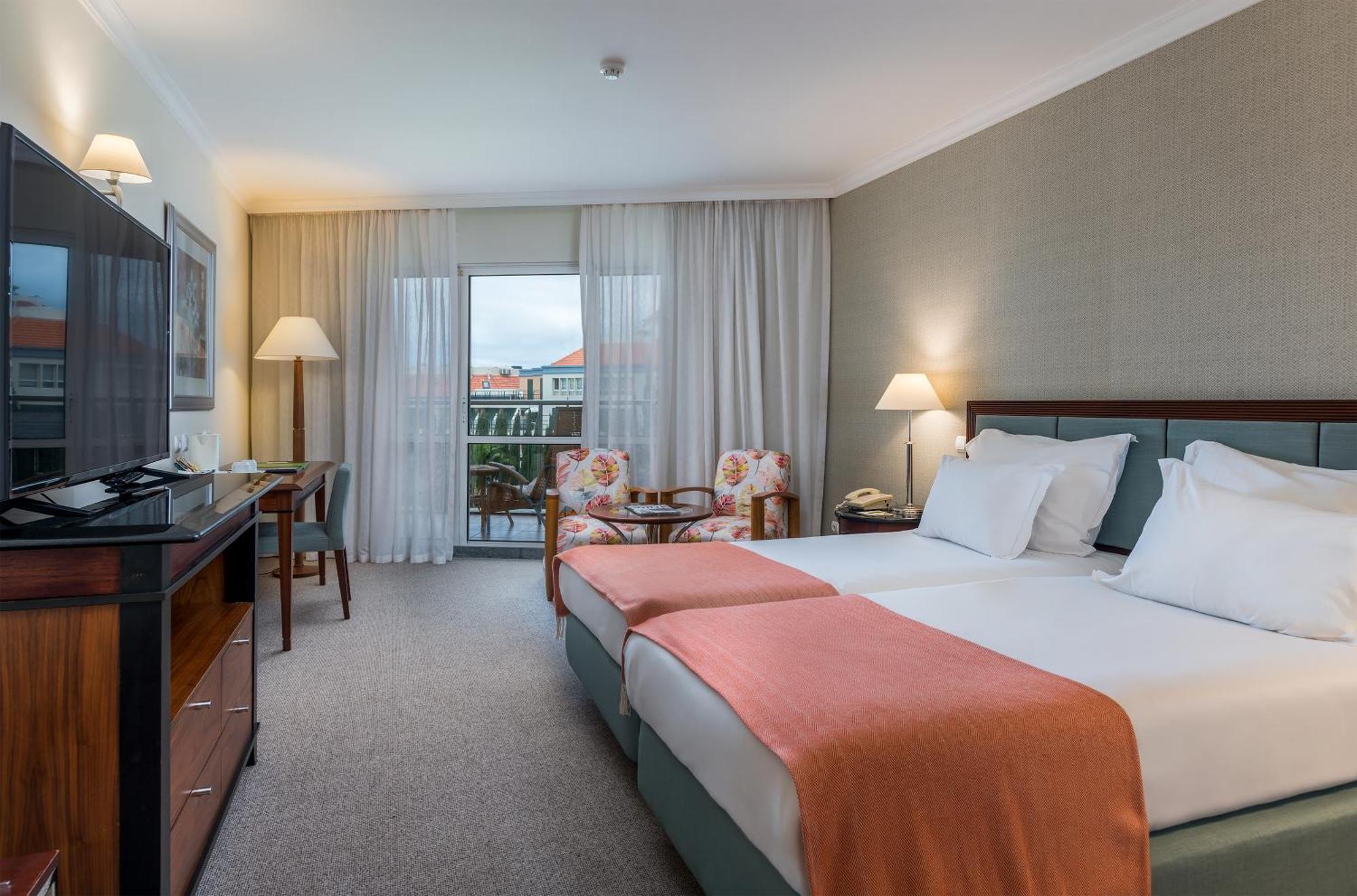 Zweibettzimmer mit seitlichem Meerblick