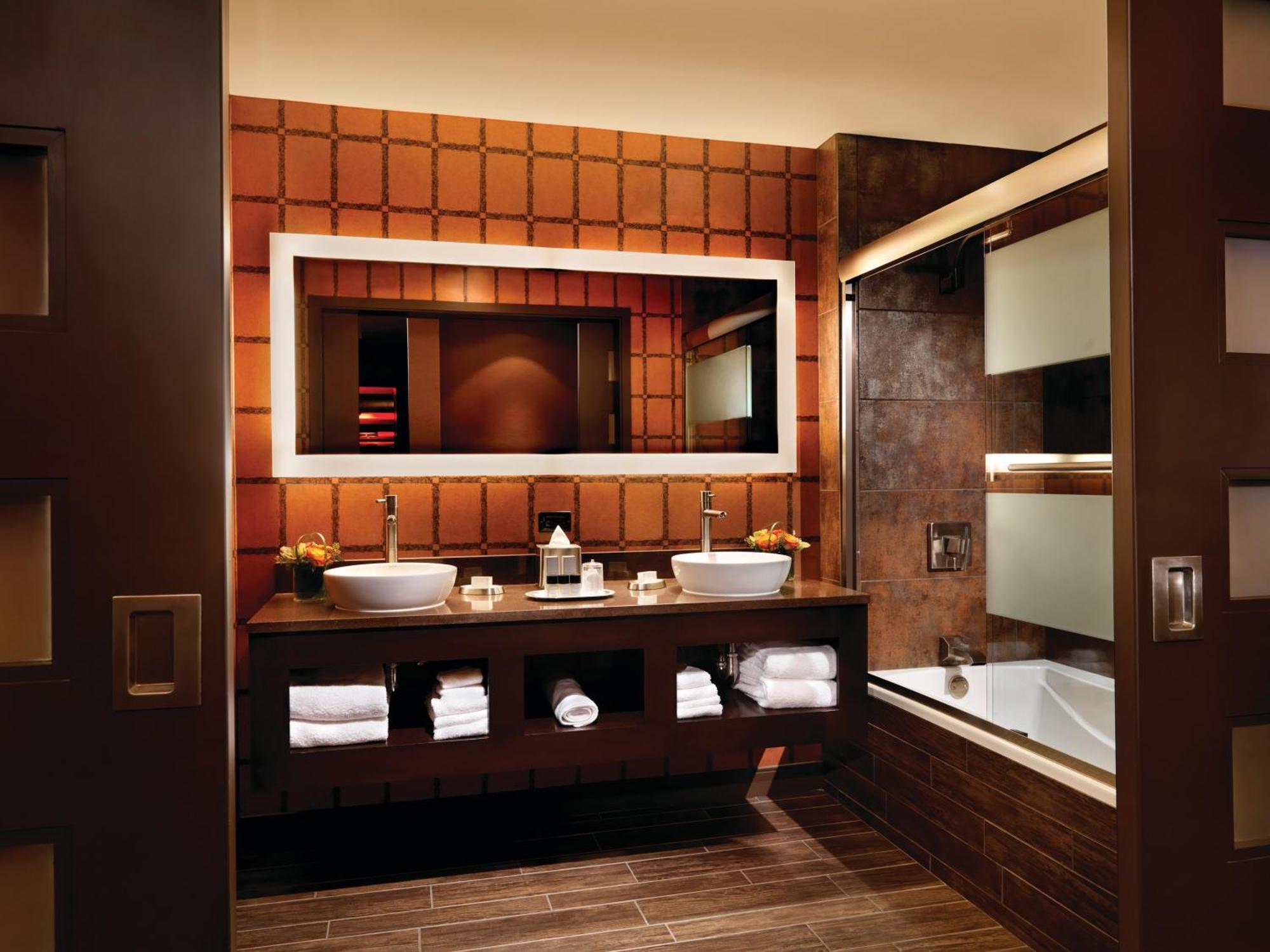 Ecksuite Rush Tower