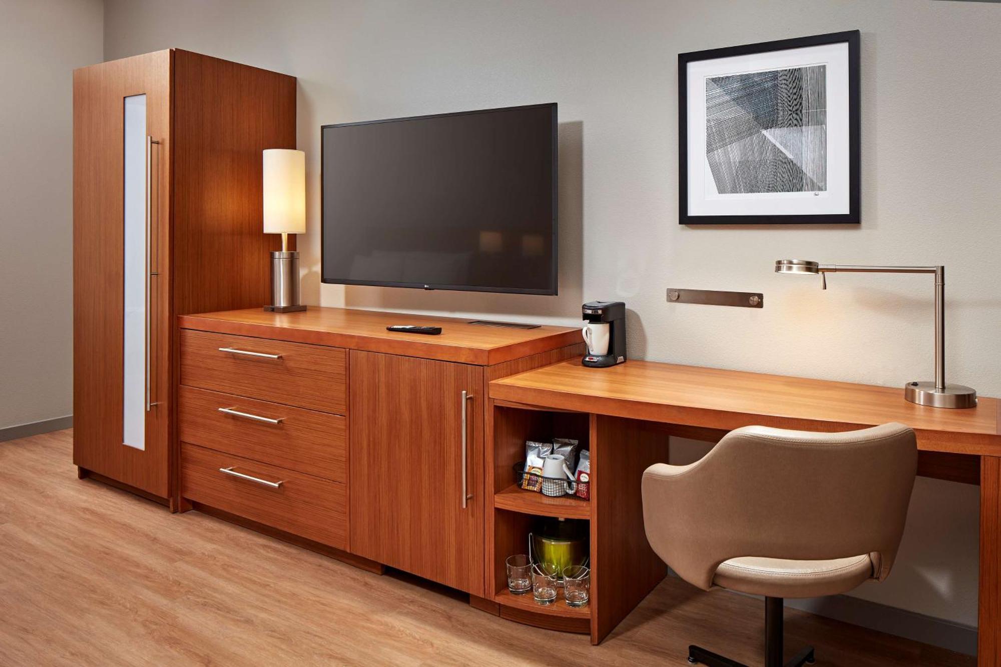 Queen Room Two Queen Beds Roll Shower Disability Access