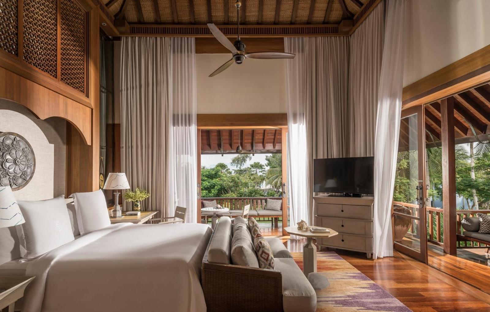 Zimmer mit Kingsize-Bett und Gartenblick - obere Etage