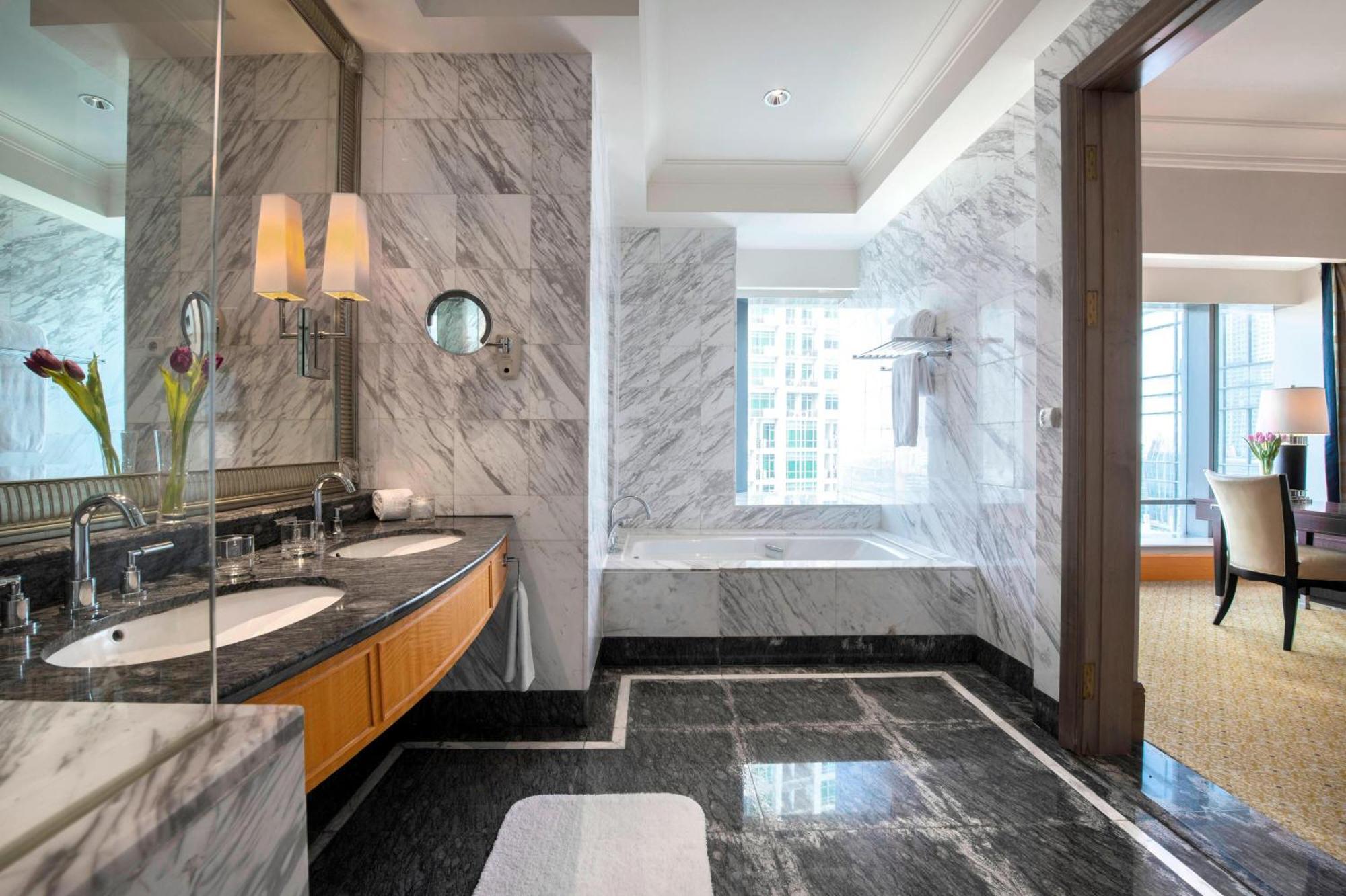 Grand Room, 1 King Bed, City View