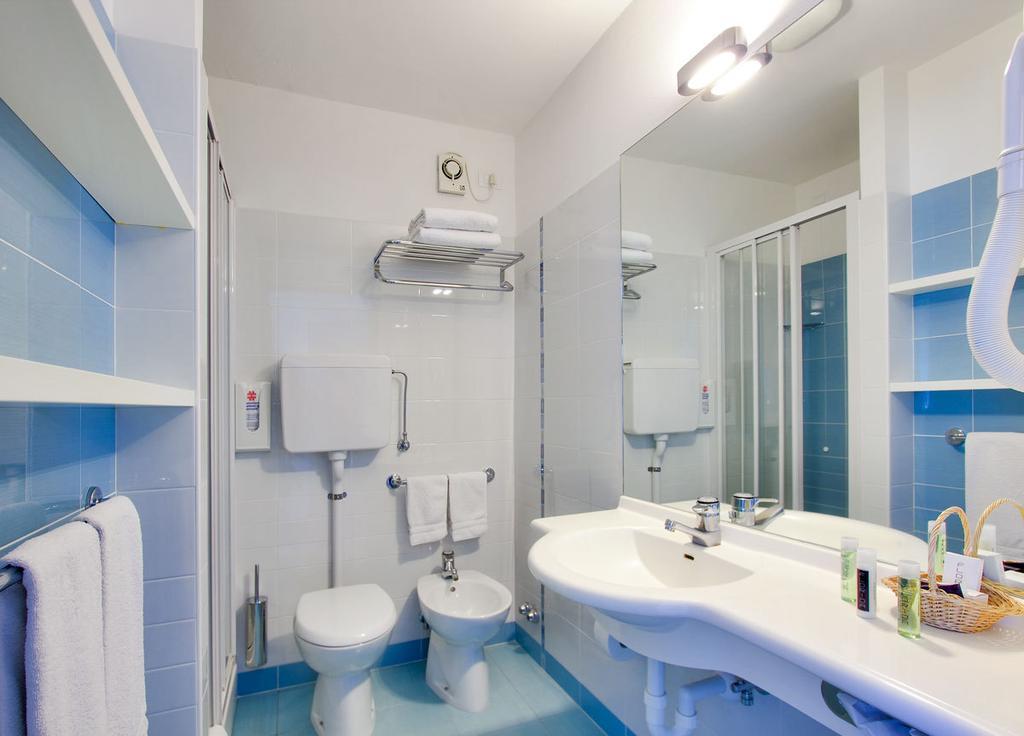 Doppel- oder Zweibettzimmer mit Zugang zum Strand