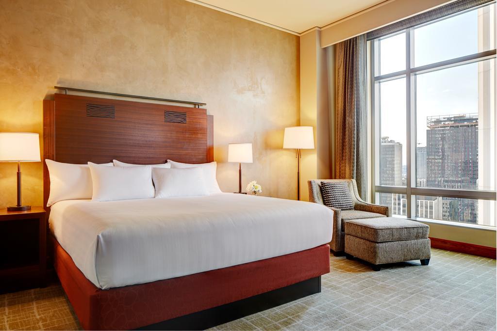 Zimmer mit Kingsize-Bett und barrierefreier Dusche – barrierefrei