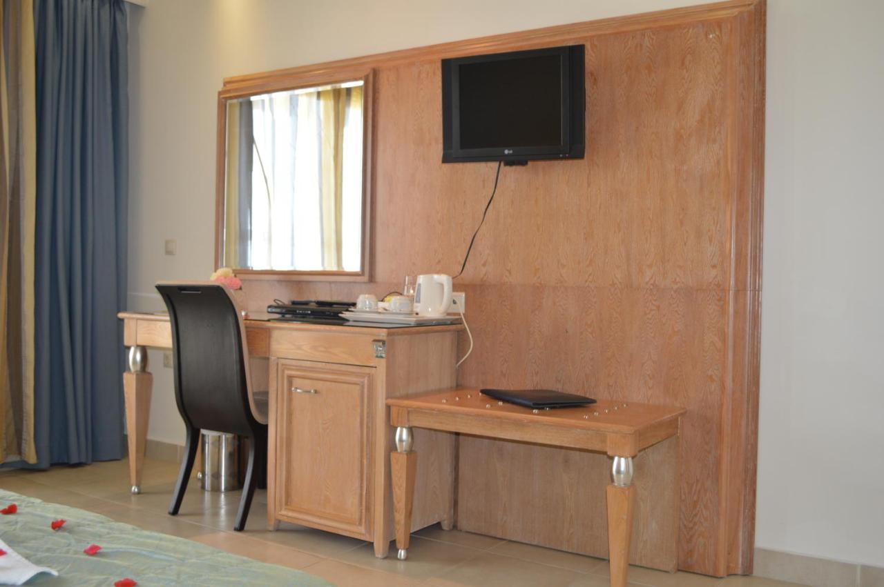 Zweibettzimmer mit eigenem Pool