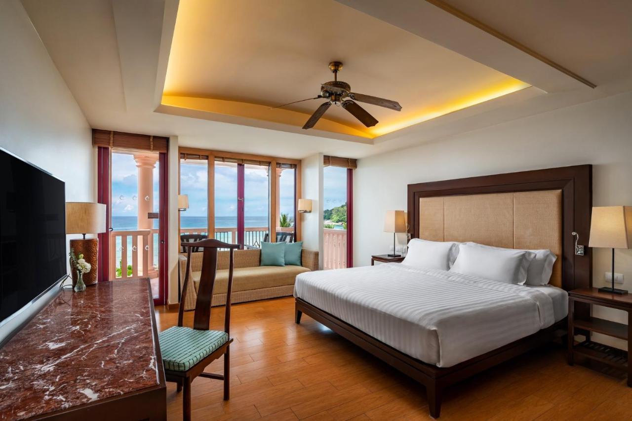 Deluxe Zimmer mit Kingsize-Bett und Meerblick