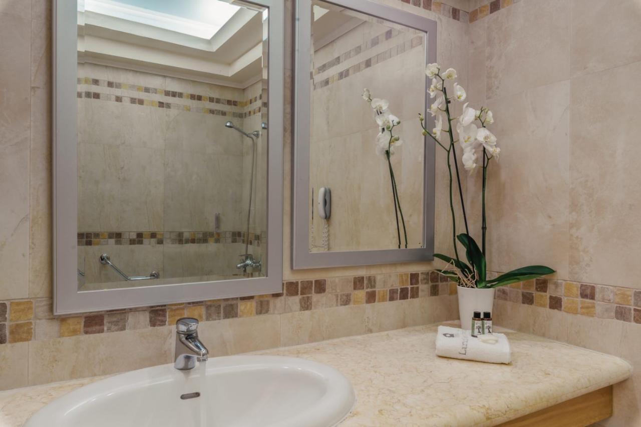 Superior Doppelzimmer mit eigenem Pool und Gartenblick