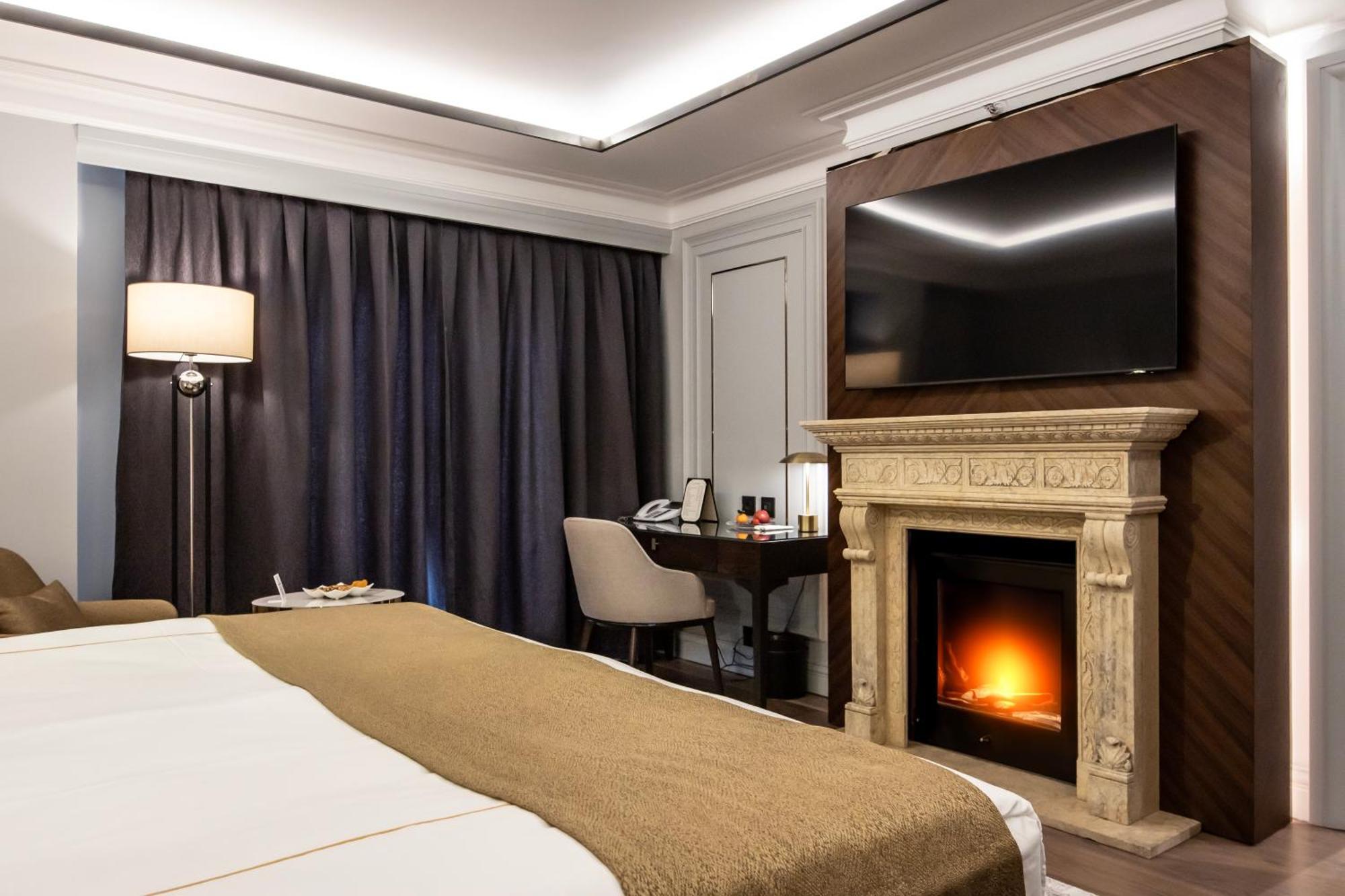 Prestige Deluxe Zimmer mit Kingsize-Bett und Stadtblick