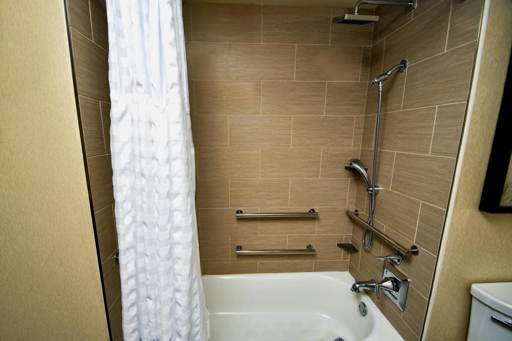 Zimmer mit 2 Queensize-Betten - barrierefrei