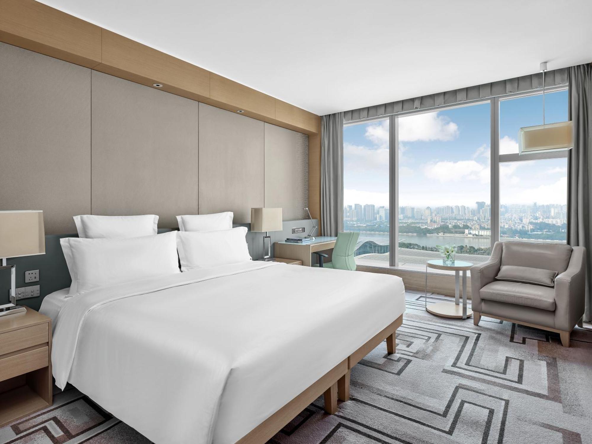Deluxe Zimmer mit Kingsize-Bett und Flussblick