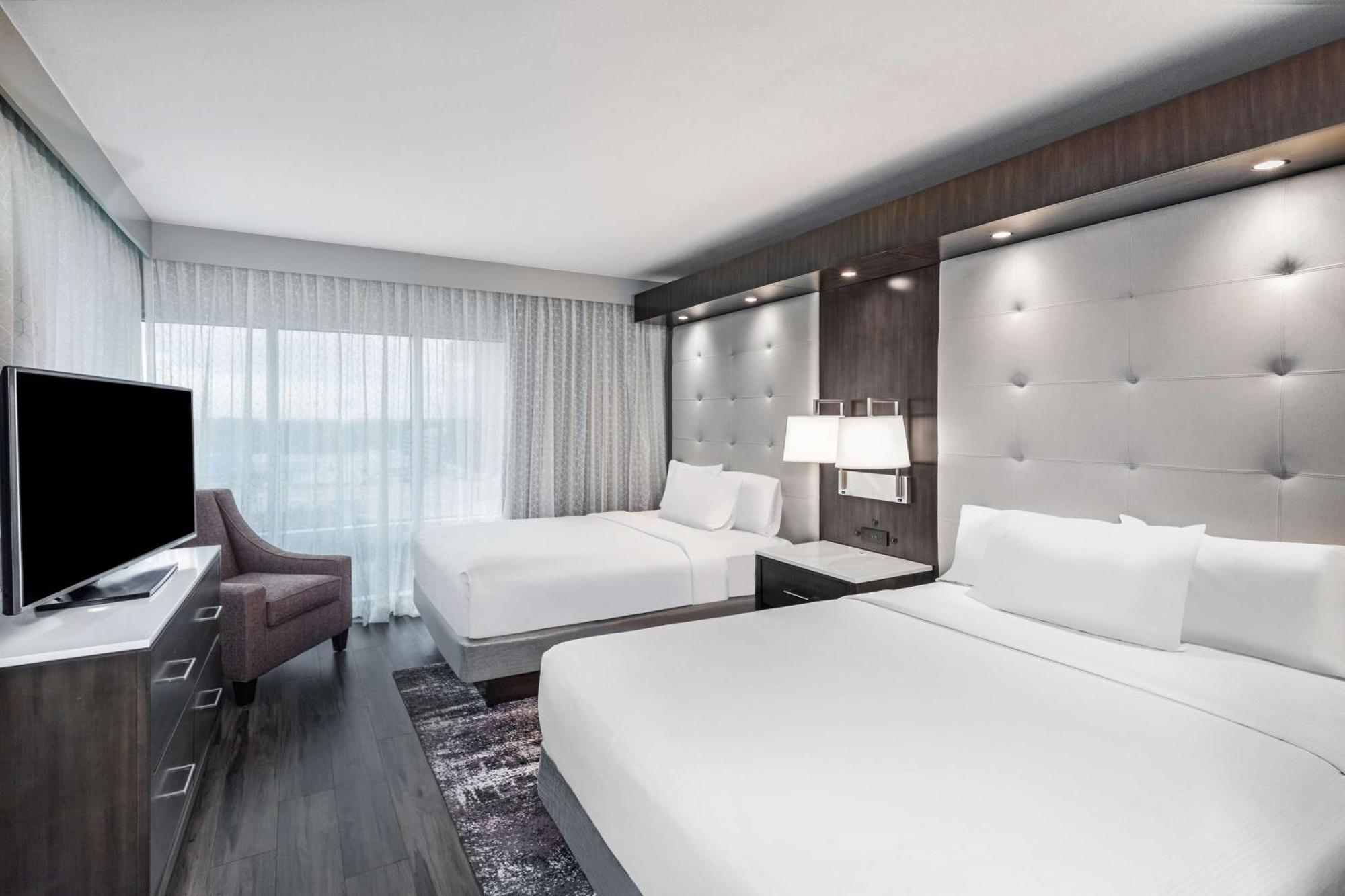 Two-Room Premium Queen Suite Hearing Accessible or Non-Smoking