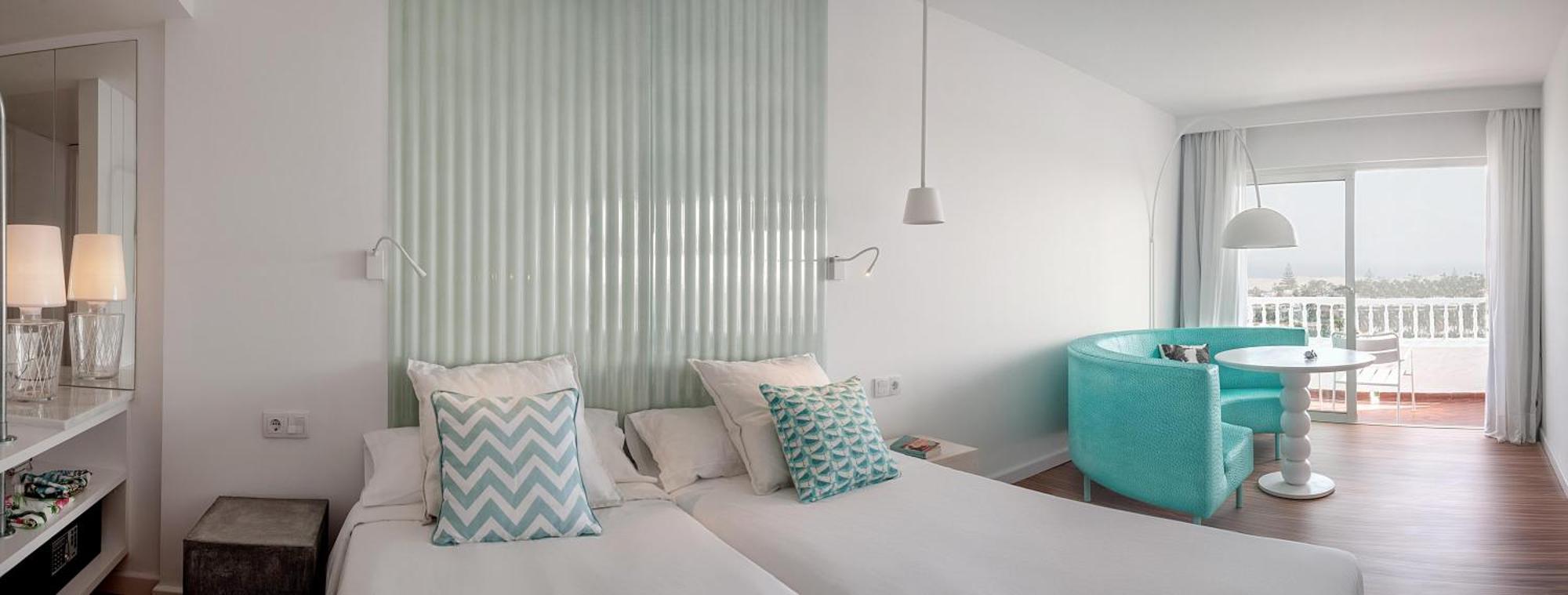 Superior Zimmer mit Balkon und seitlichem Meerblick
