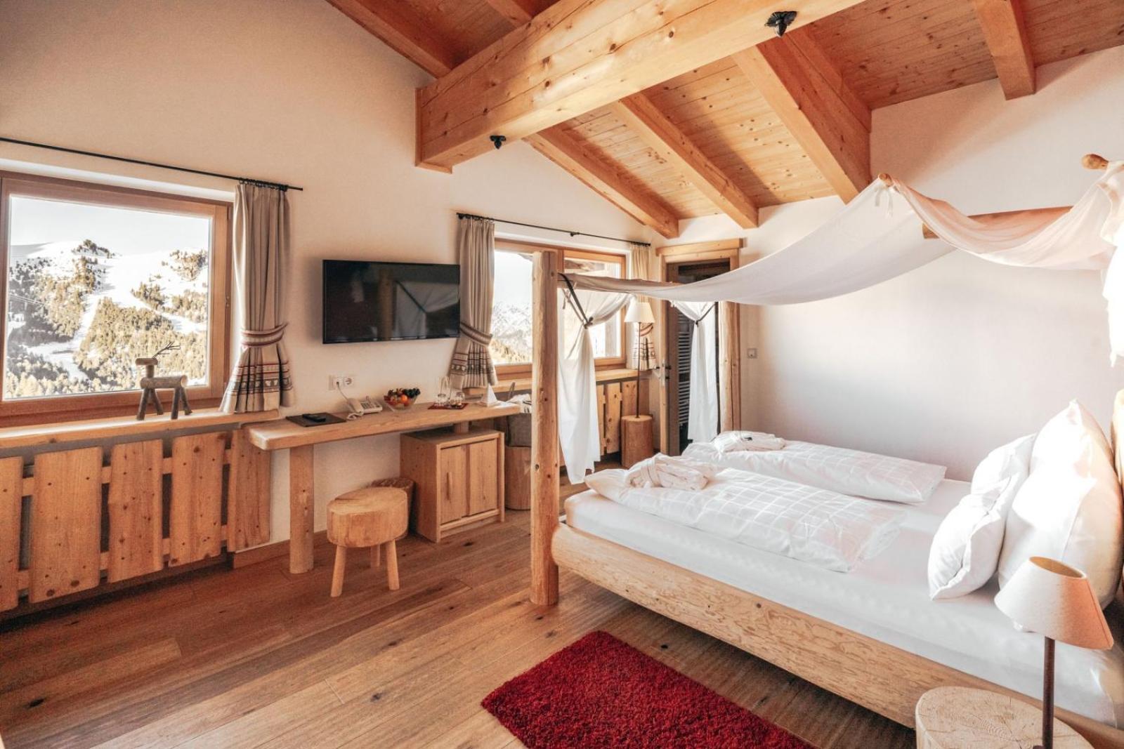 Zimmer mit Kingsize-Bett