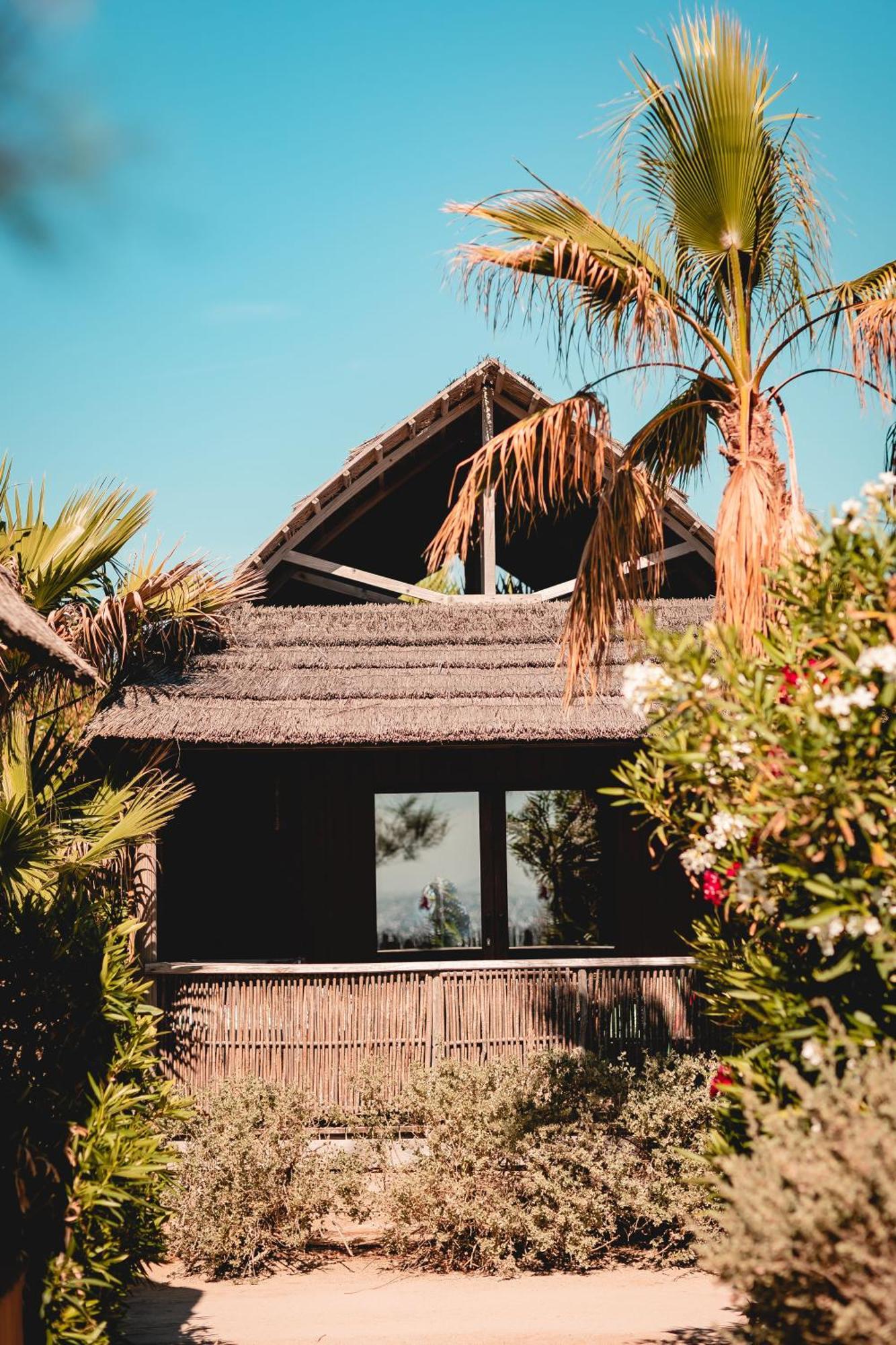 Tiki Hutte 2. Reihe am Strand – 2 Schlafzimmer