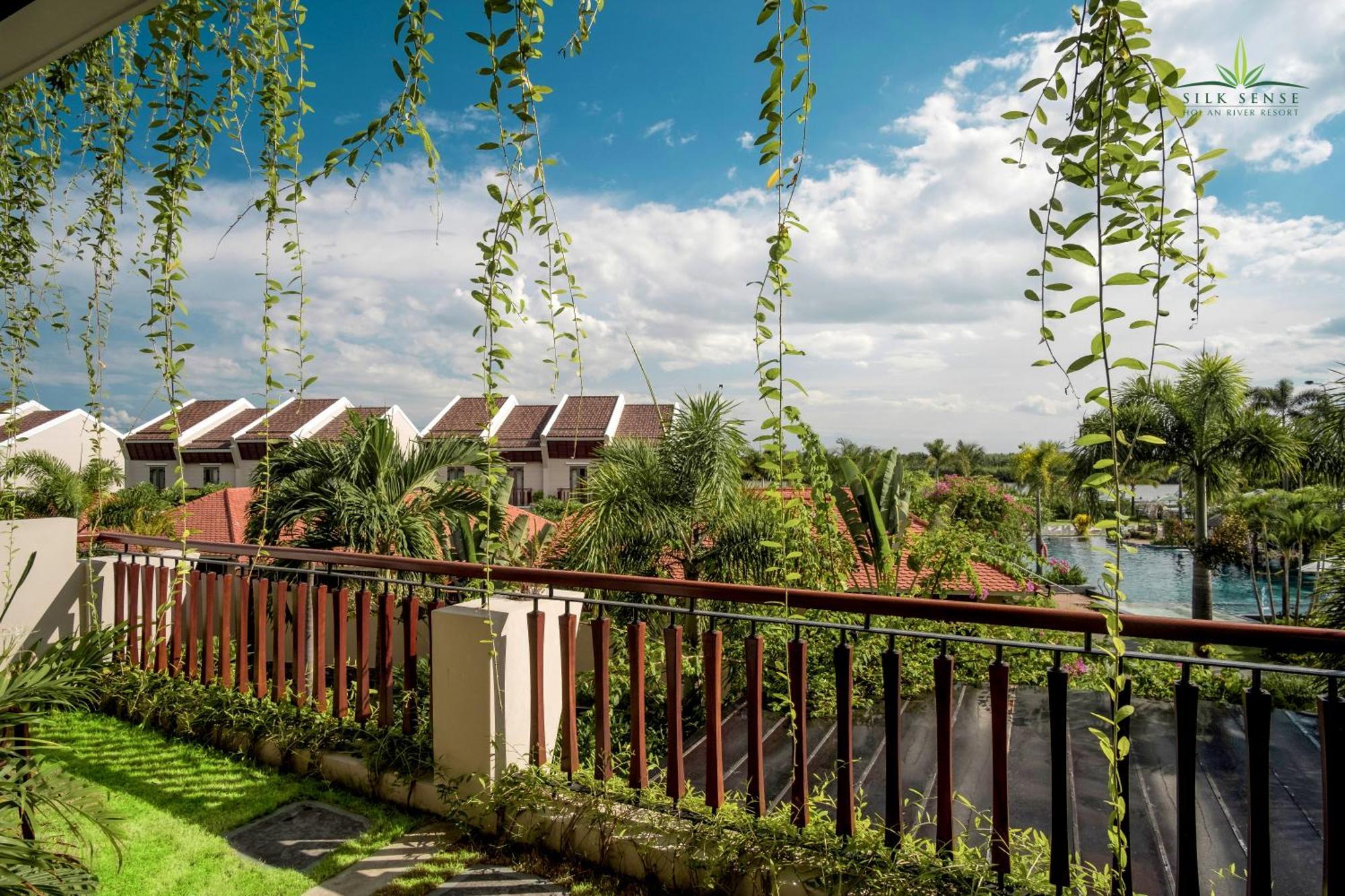 Deluxe Zimmer mit Pool und Flussblick