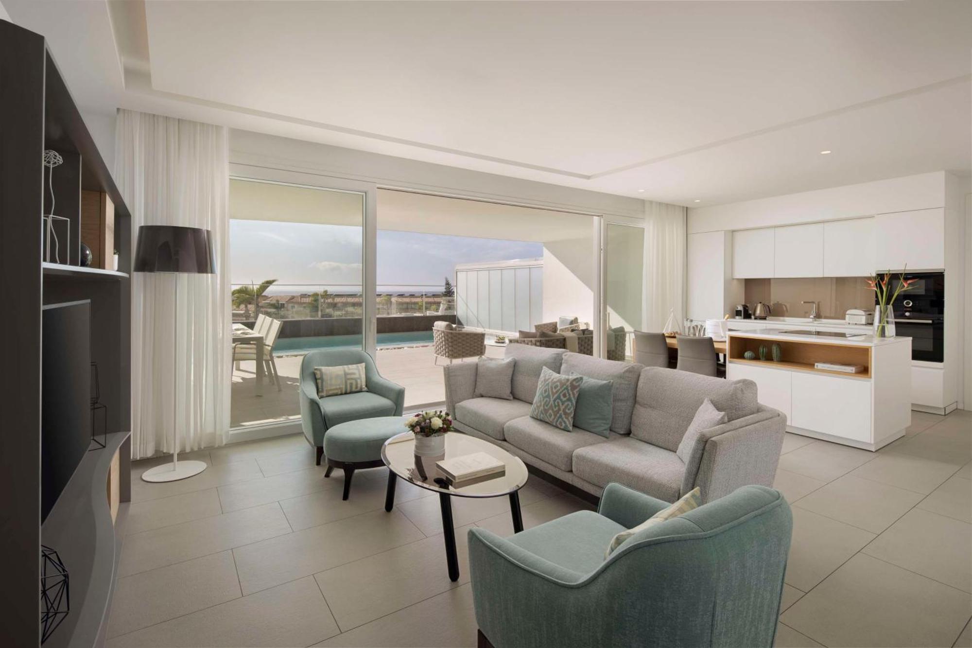 Deluxe Suite mit 2 Schlafzimmern und eigenem Pool (2 Erwachsene + 3 Kinder)
