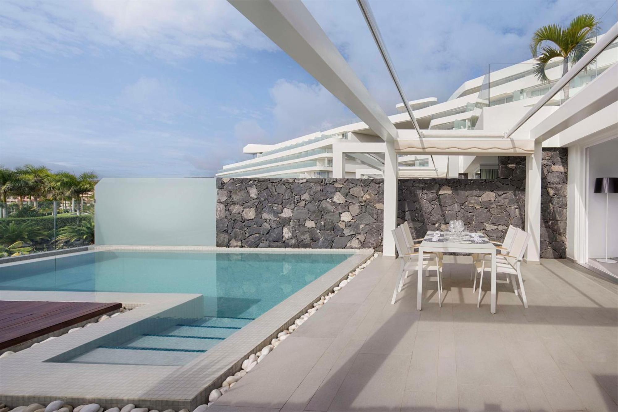 Villa mit 1 Schlafzimmer und eigenem Pool (2 Erwachsene + 1 Kind)