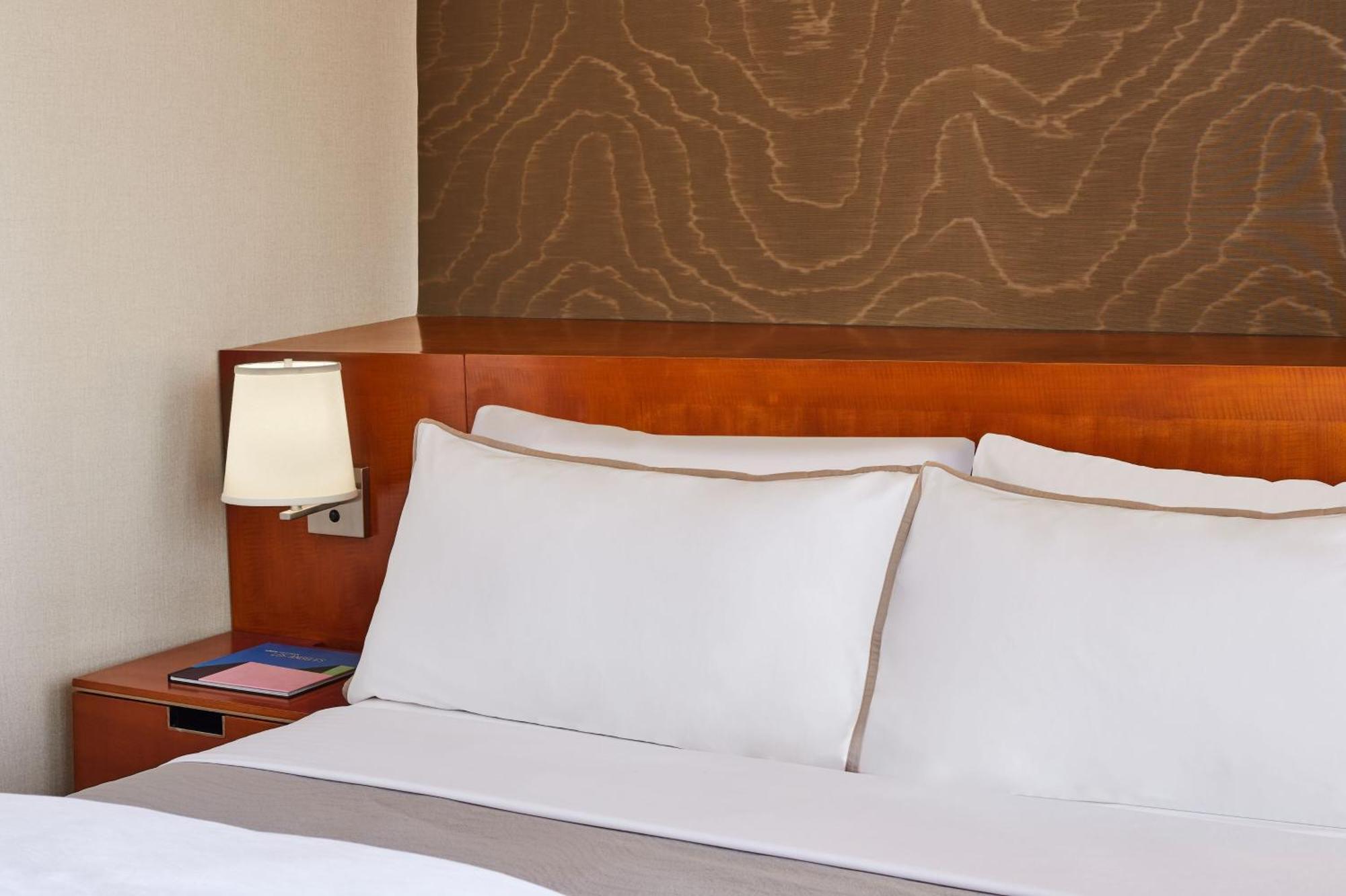 Suite im Turm mit 1 Schlafzimmer, 1 Kingsize-Bett, Schlafsofa und Stadtblick