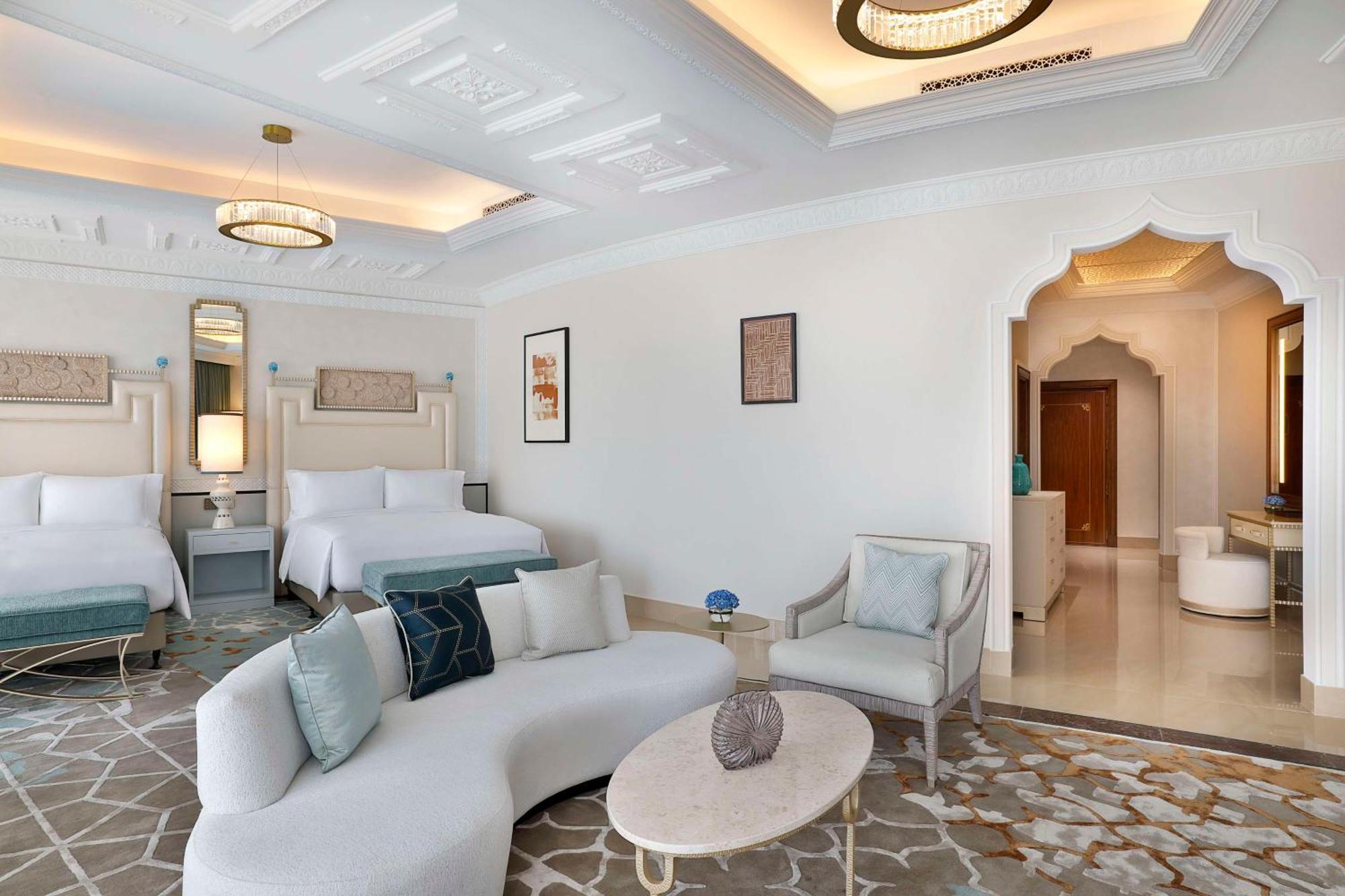 Premier Queen-Zimmer mit zwei Queensize-Betten und Blick auf den Golfplatz