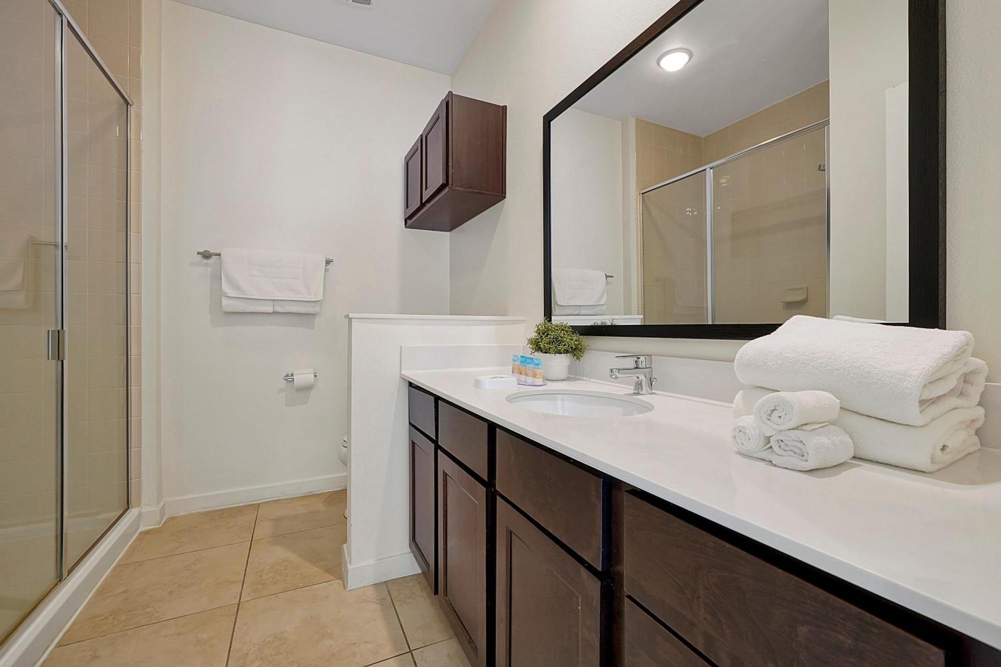 Three-Bedroom Villa Lake View