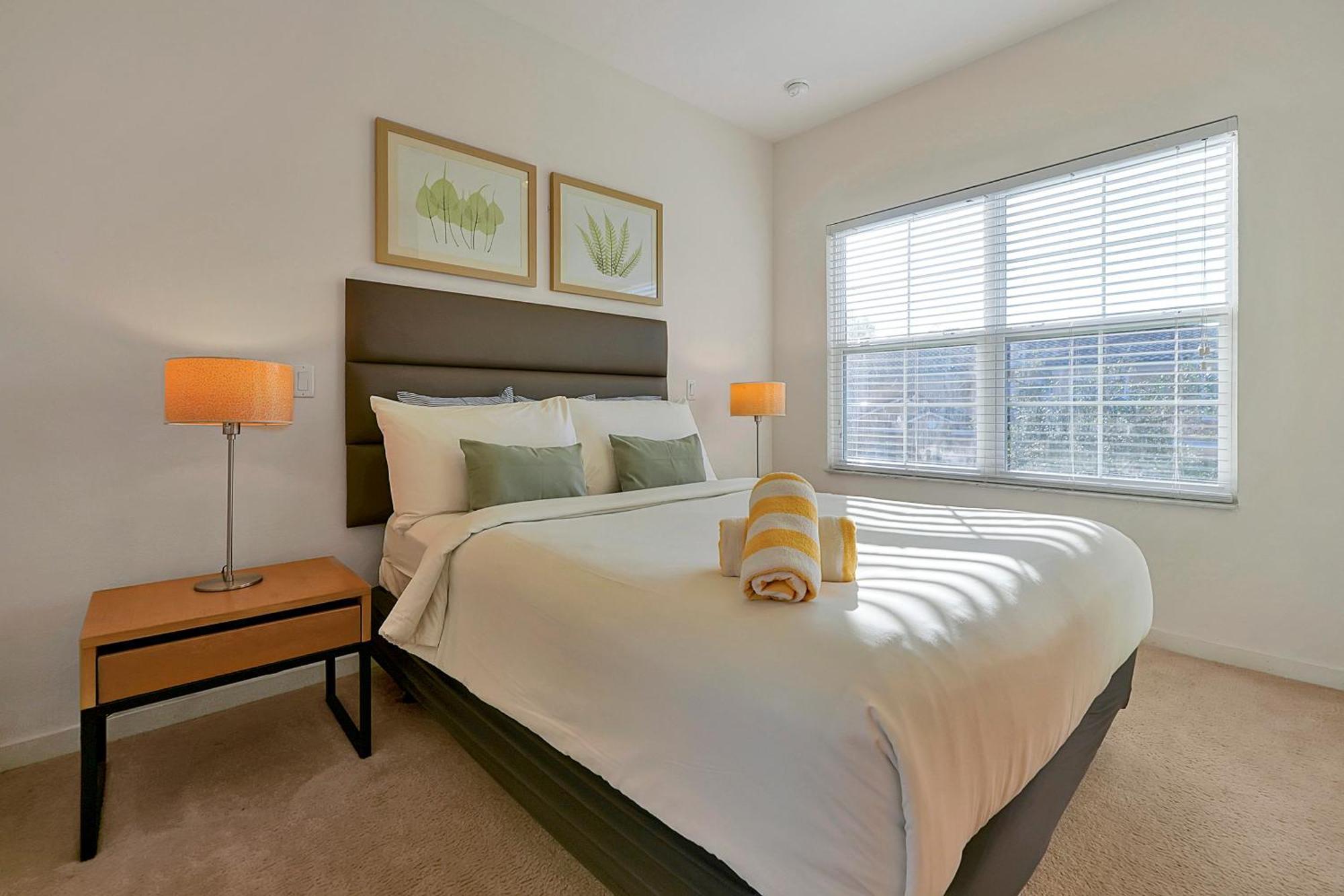 Three-Bedroom Villa Lake View