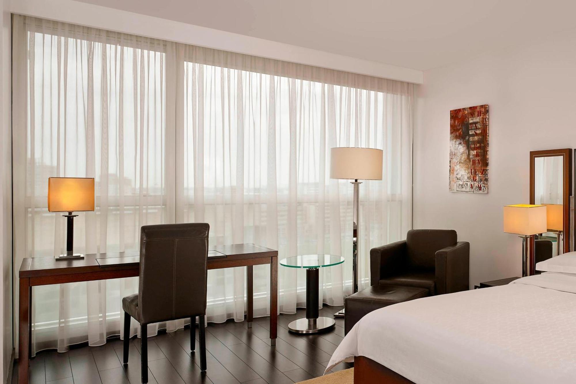 Premium Deluxe Zimmer mit 1 Queensize-Bett - mittlere Etage