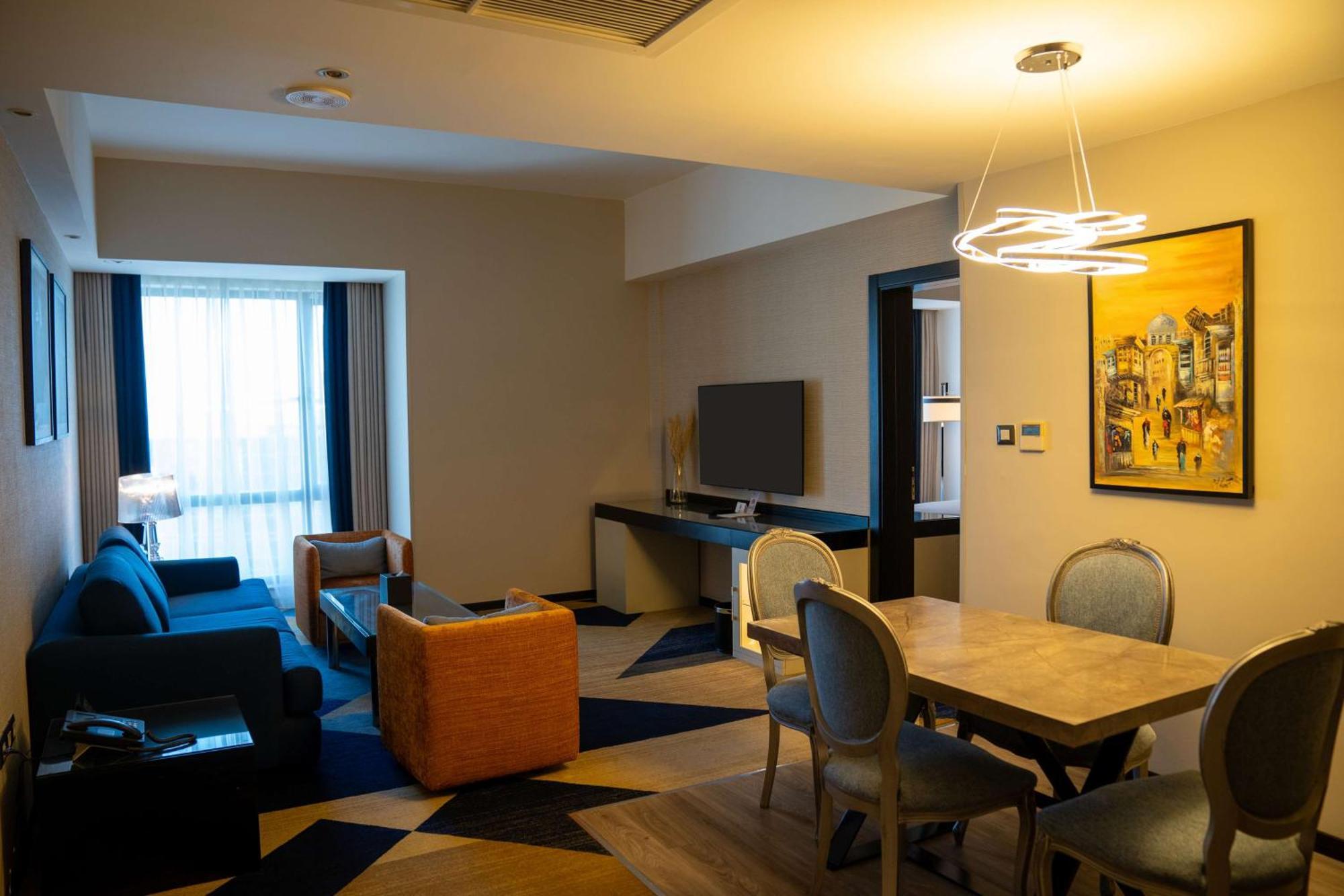 Suite mit 2 Schlafzimmern mit 1 Kingsize-Bett und 2 Einzelbetten