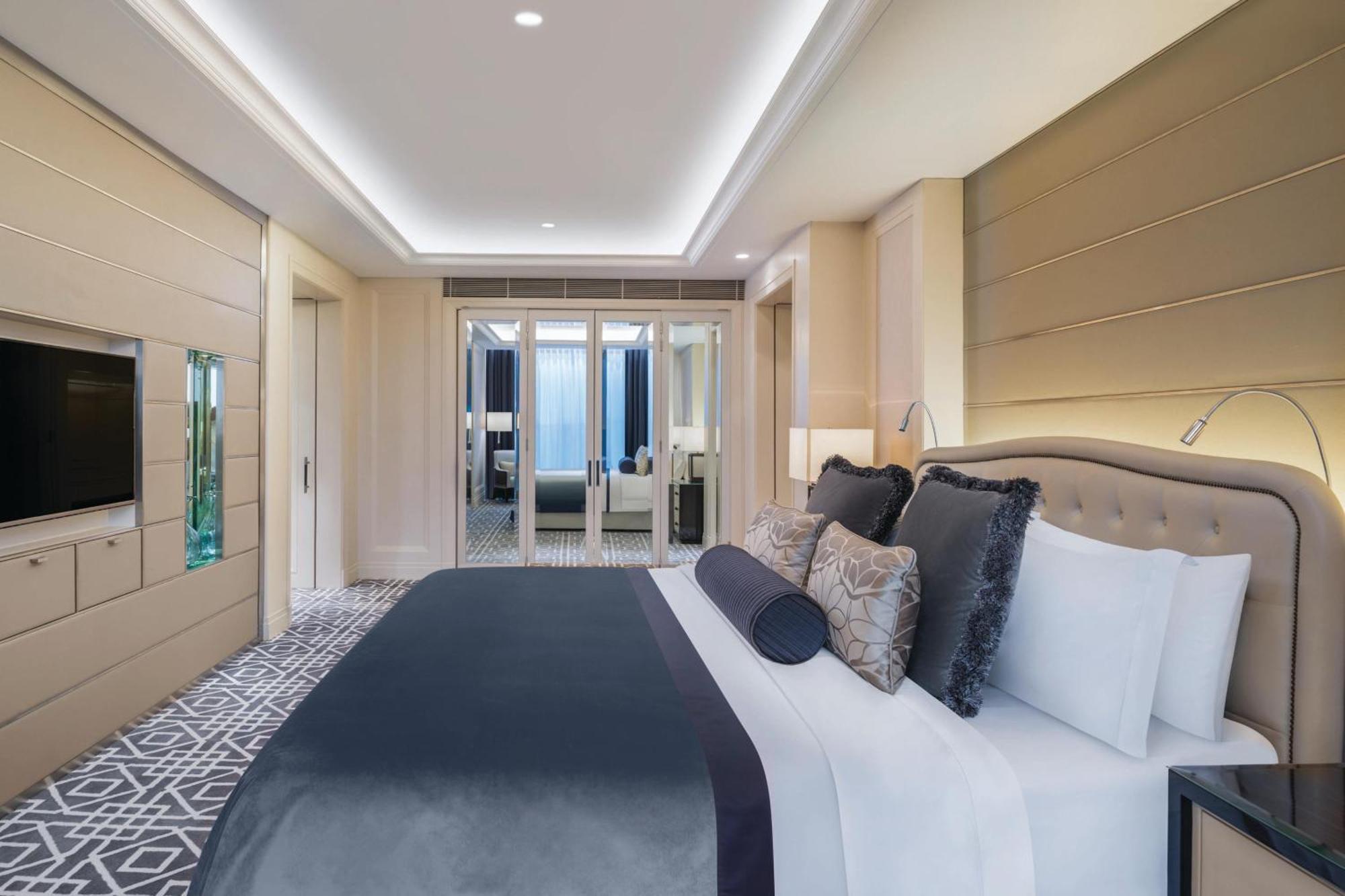Caroline Astor Suite Lake Gardens View