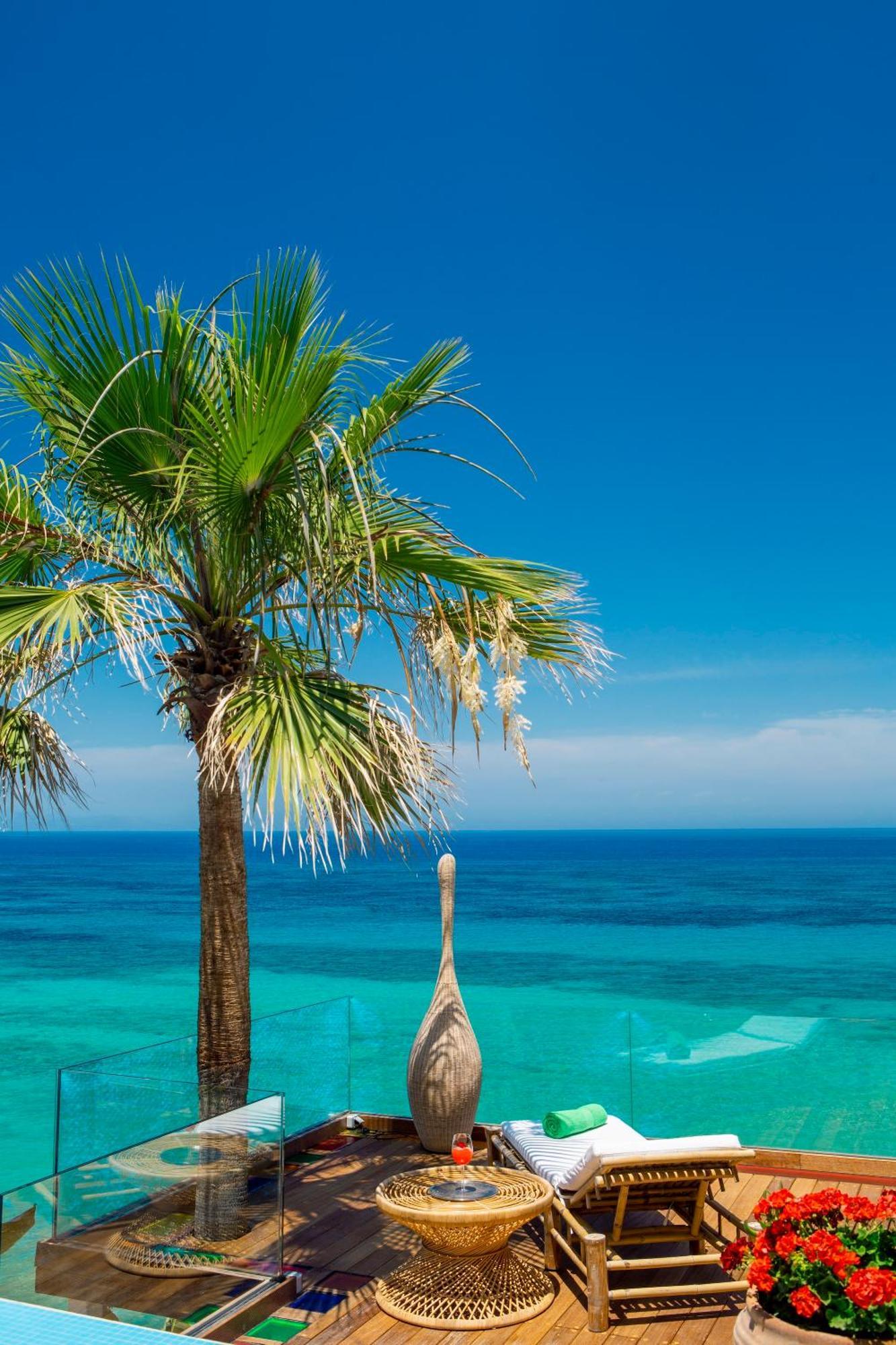 Villa mit 2 Schlafzimmern, eigenem Pool und eigenem Strandabschnitt