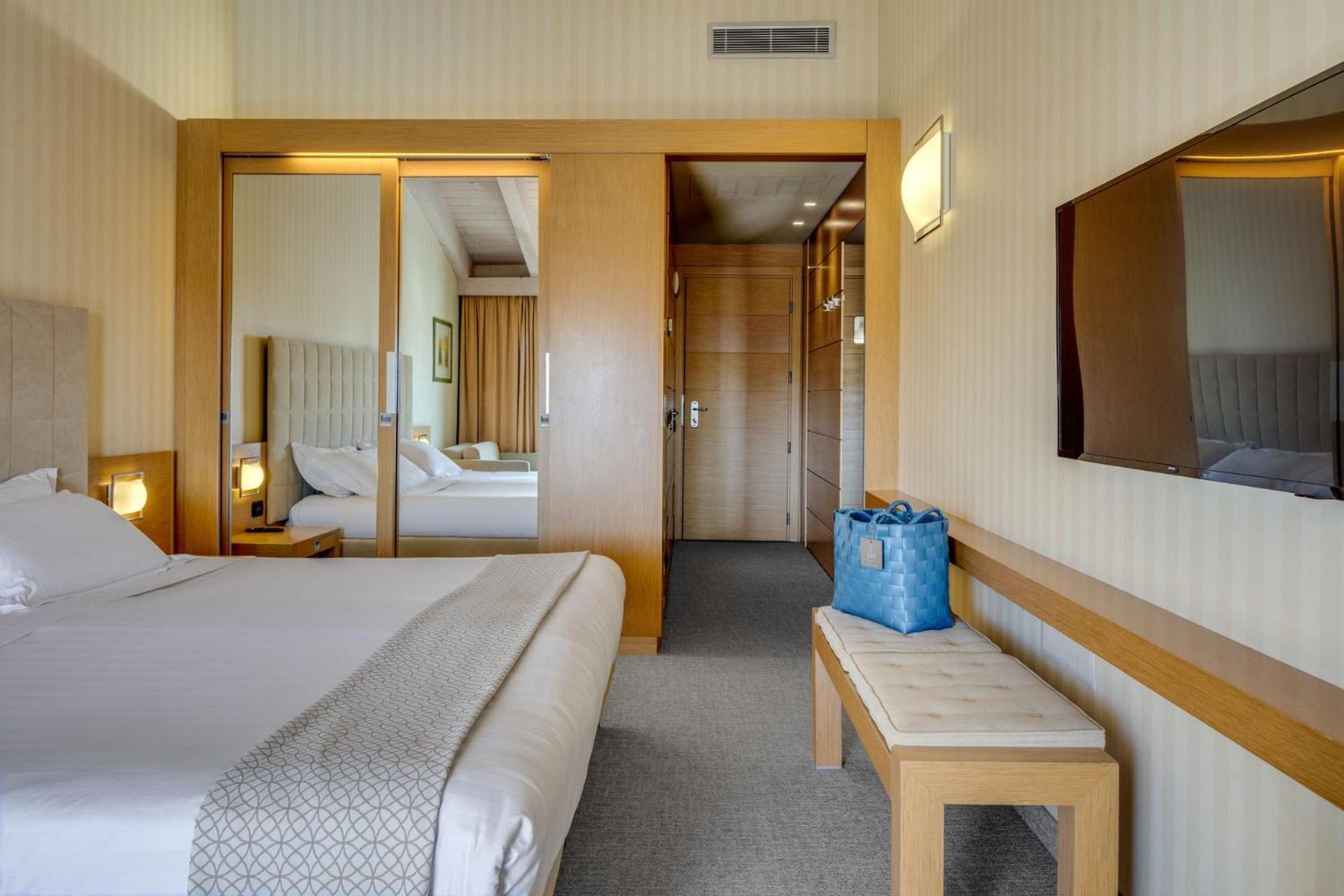 Comfort Doppel- oder Zweibettzimmer mit Balkon und Seeblick