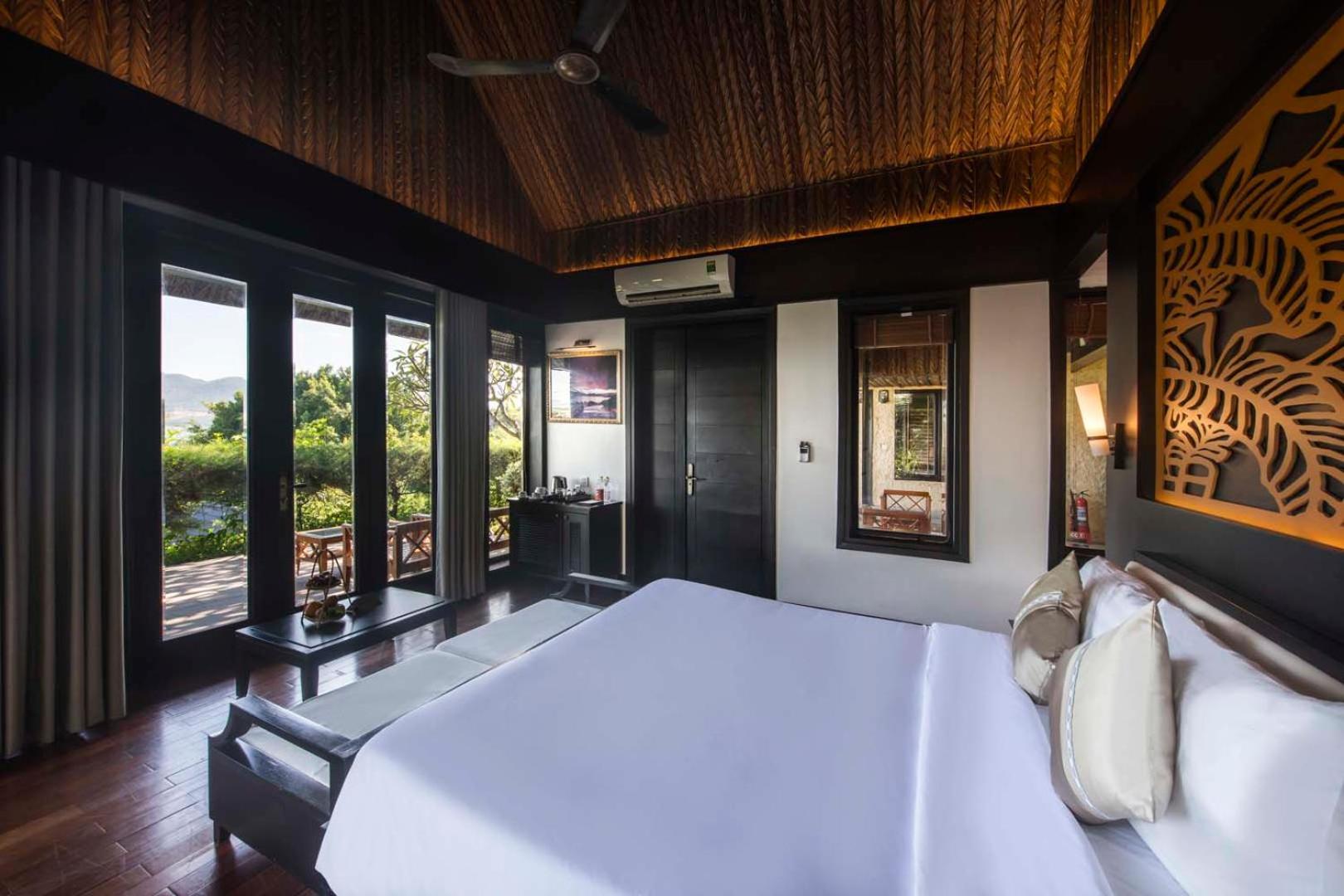 Deluxe Bungalow mit Kingsize-Bett und Meerblick