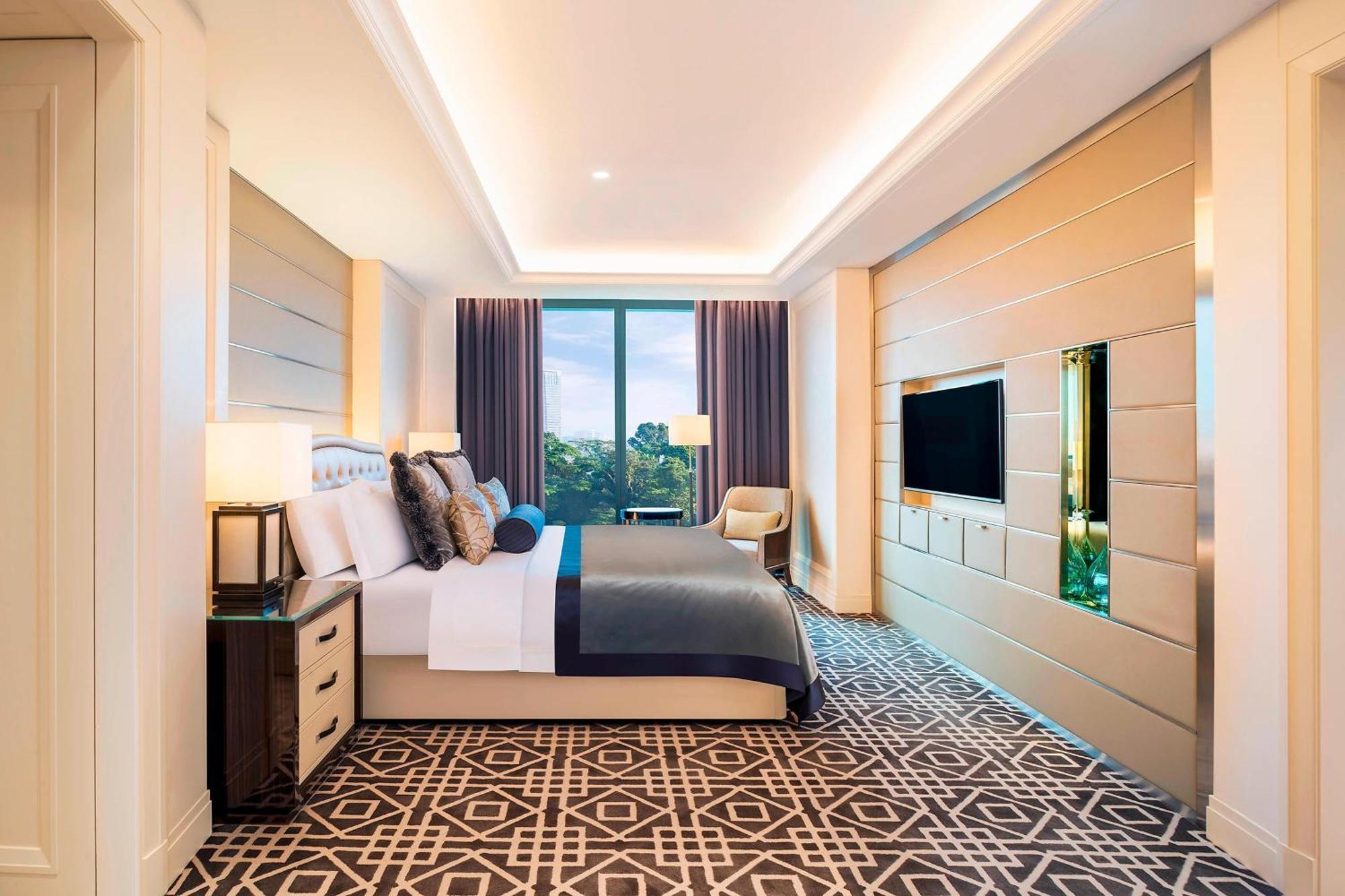 Caroline Astor Suite Lake Gardens View