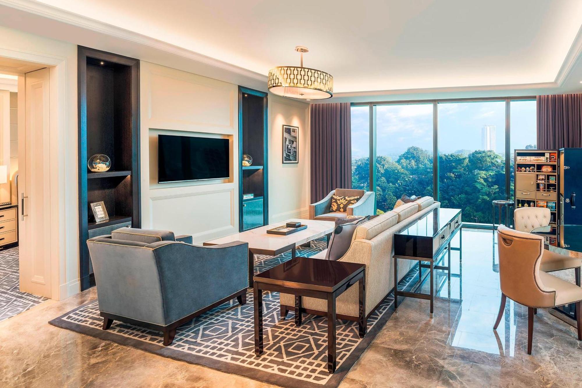 Caroline Astor Suite Lake Gardens View