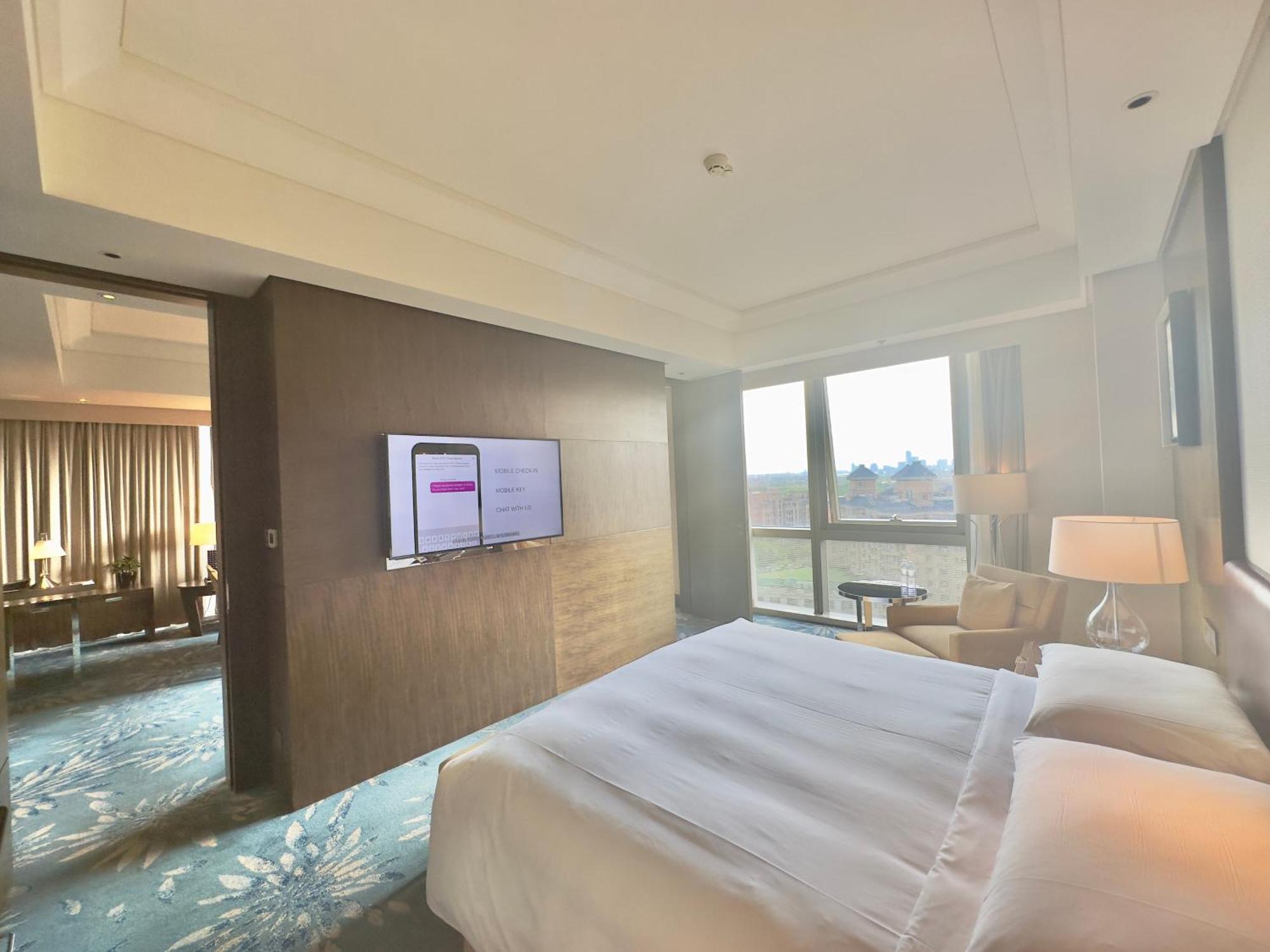 Suite, Executive lounge access, Executive Suite, 1 King