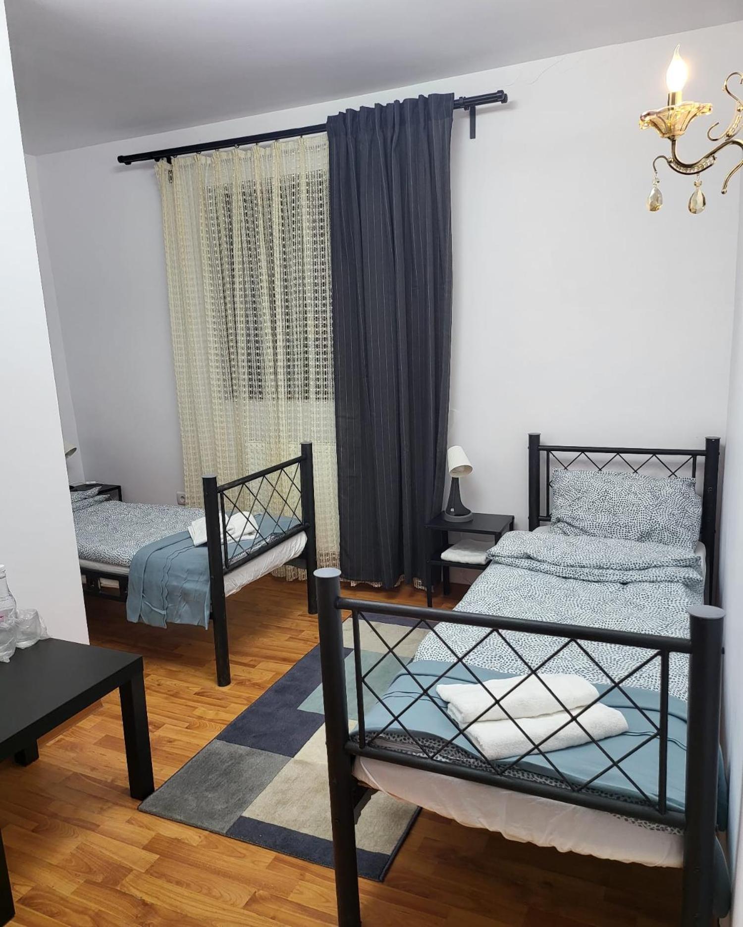 Zweibettzimmer mit Bad