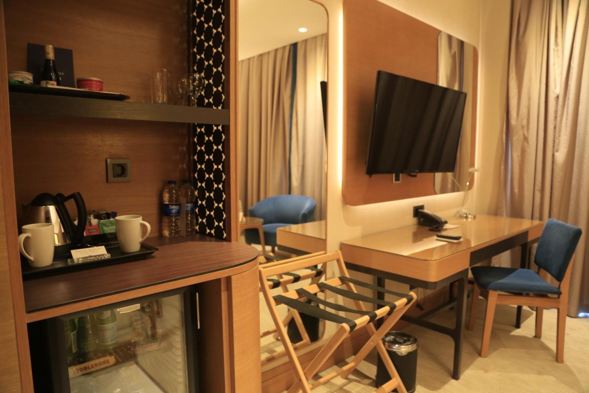 King Guest Room,1539792331:JPEG