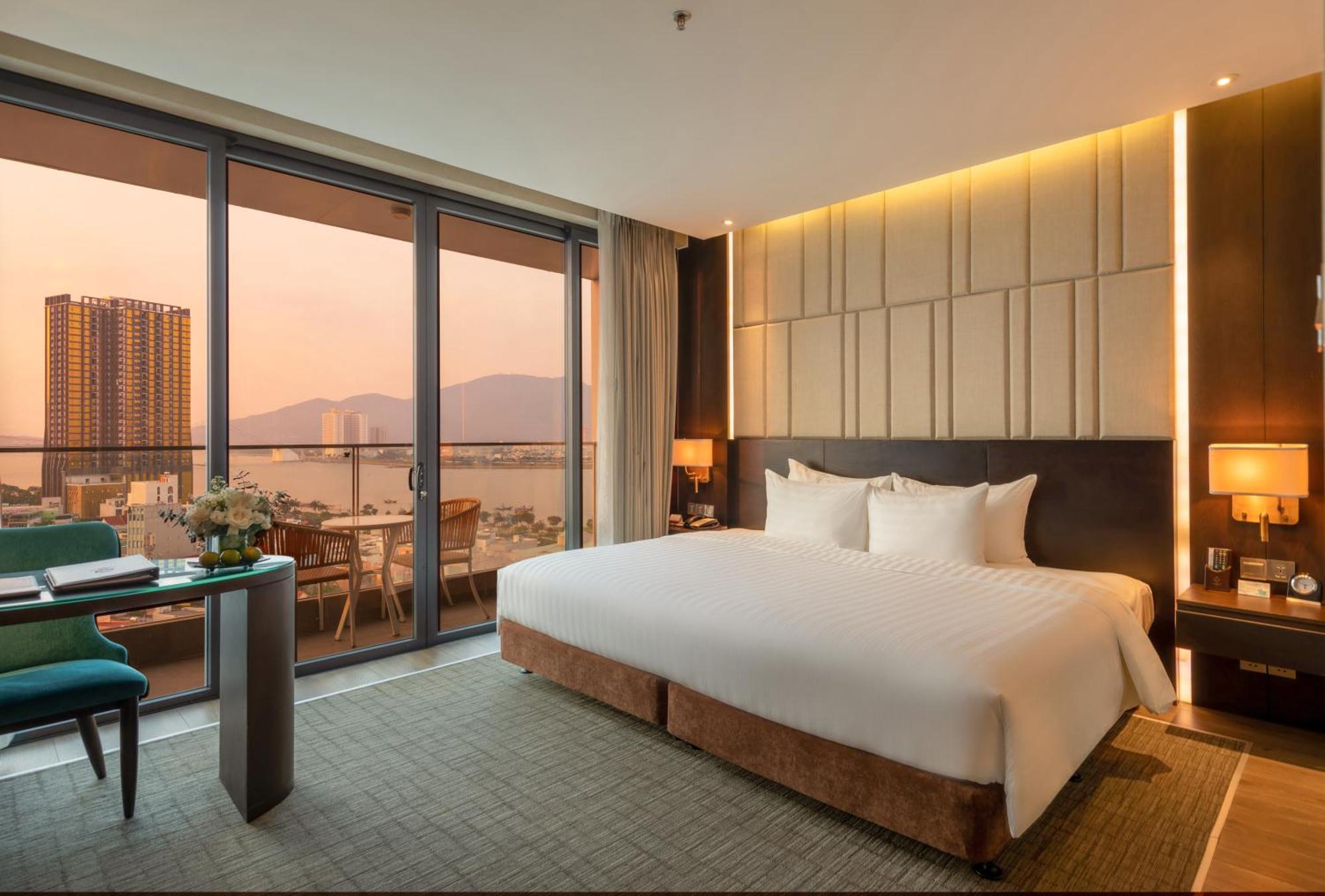Premier Deluxe Double/ Twin with River View & Balcony