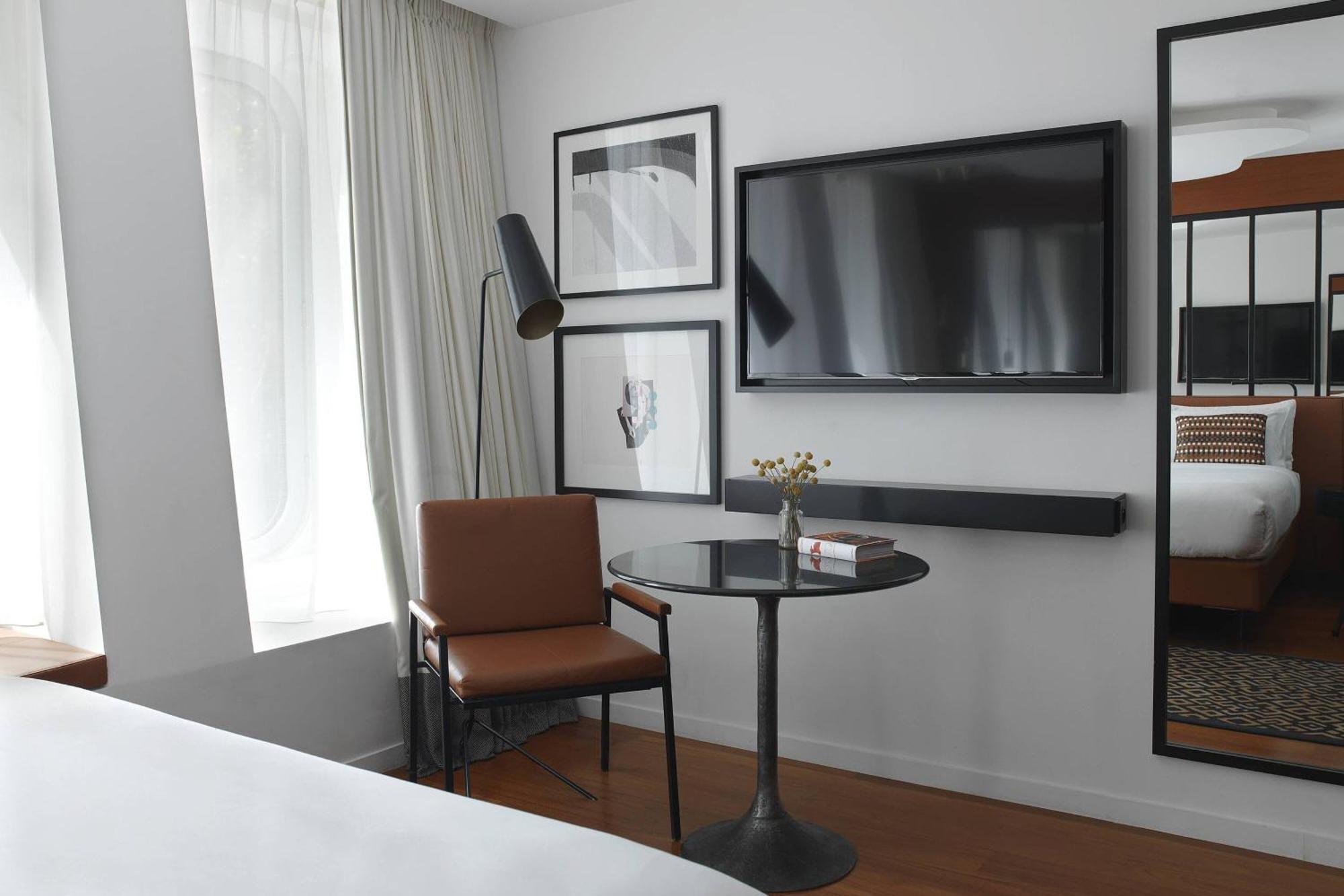 Zimmer mit 1 Queensize-Bett – im Pariser Stil