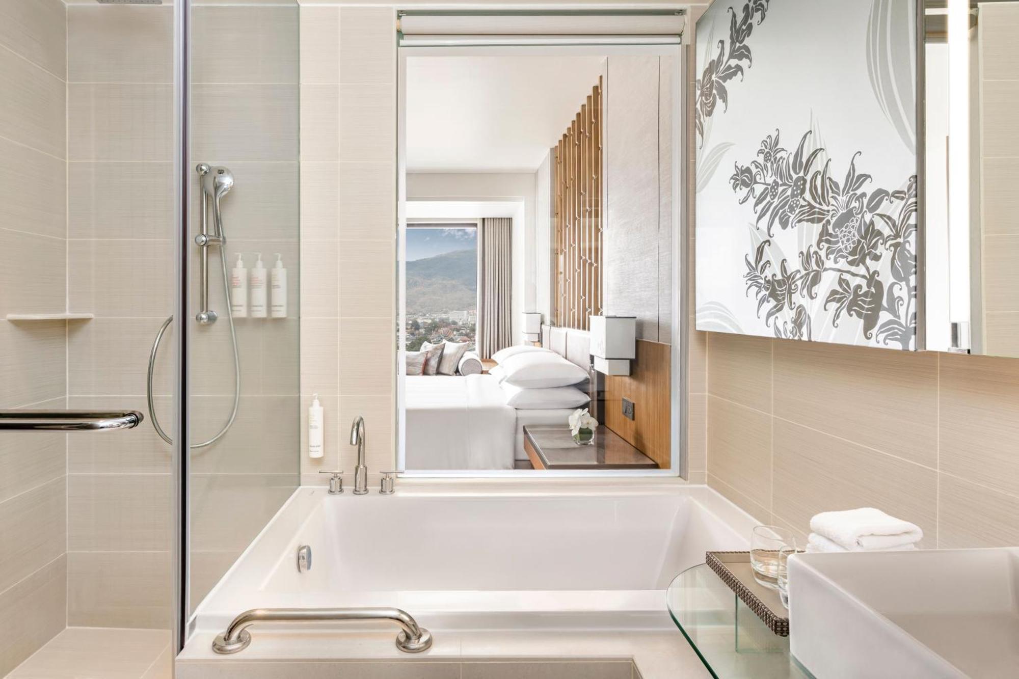 Club Room - King Bed - High Floor - Club Lounge Access
