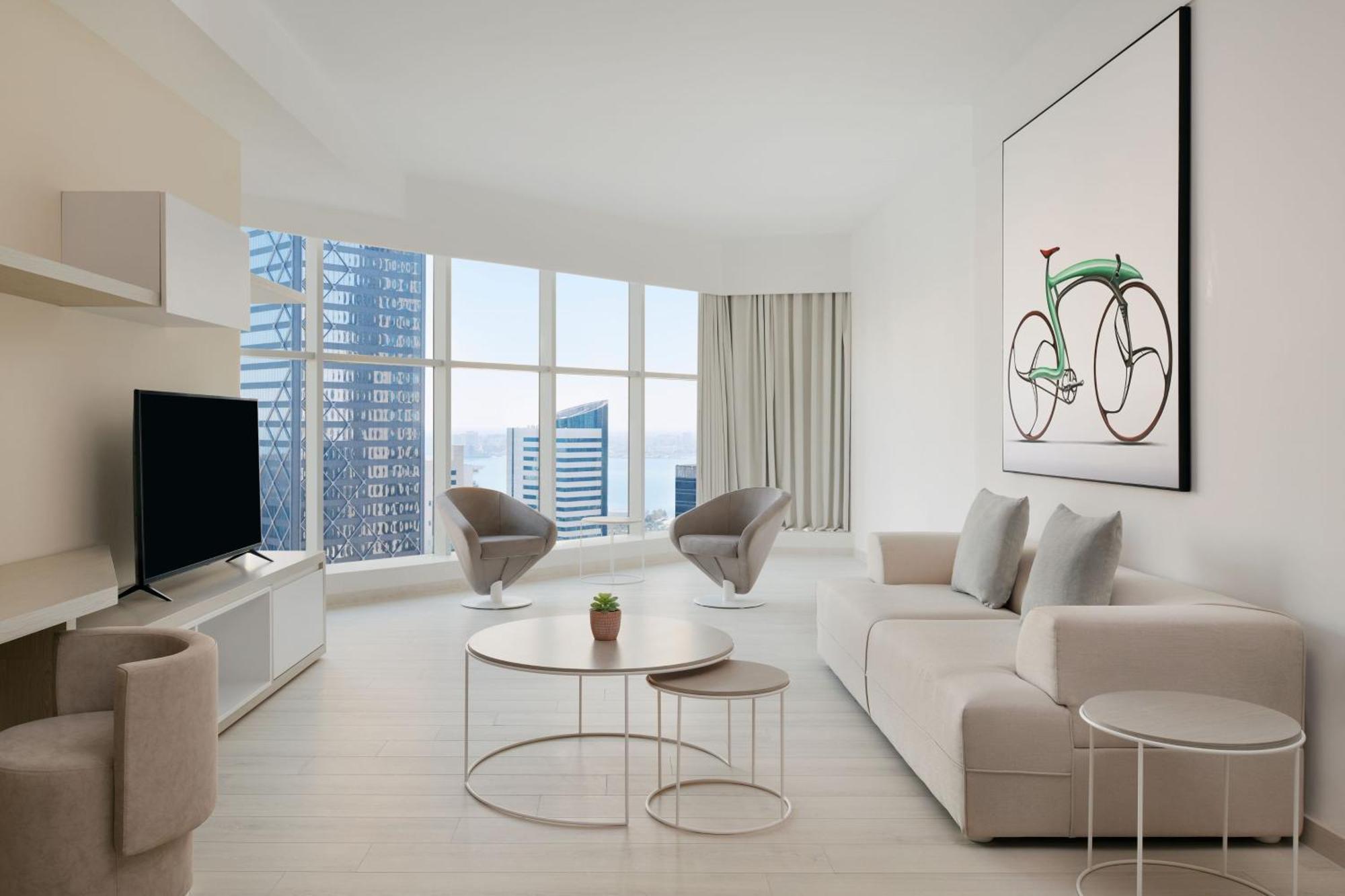 Larger Two Bedroom Apartment, 1 King, 1 Queen, Beach Access