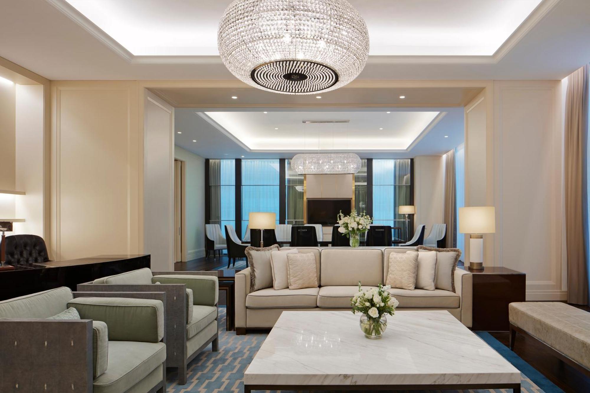 Presidential King Suite Lake Gardens View